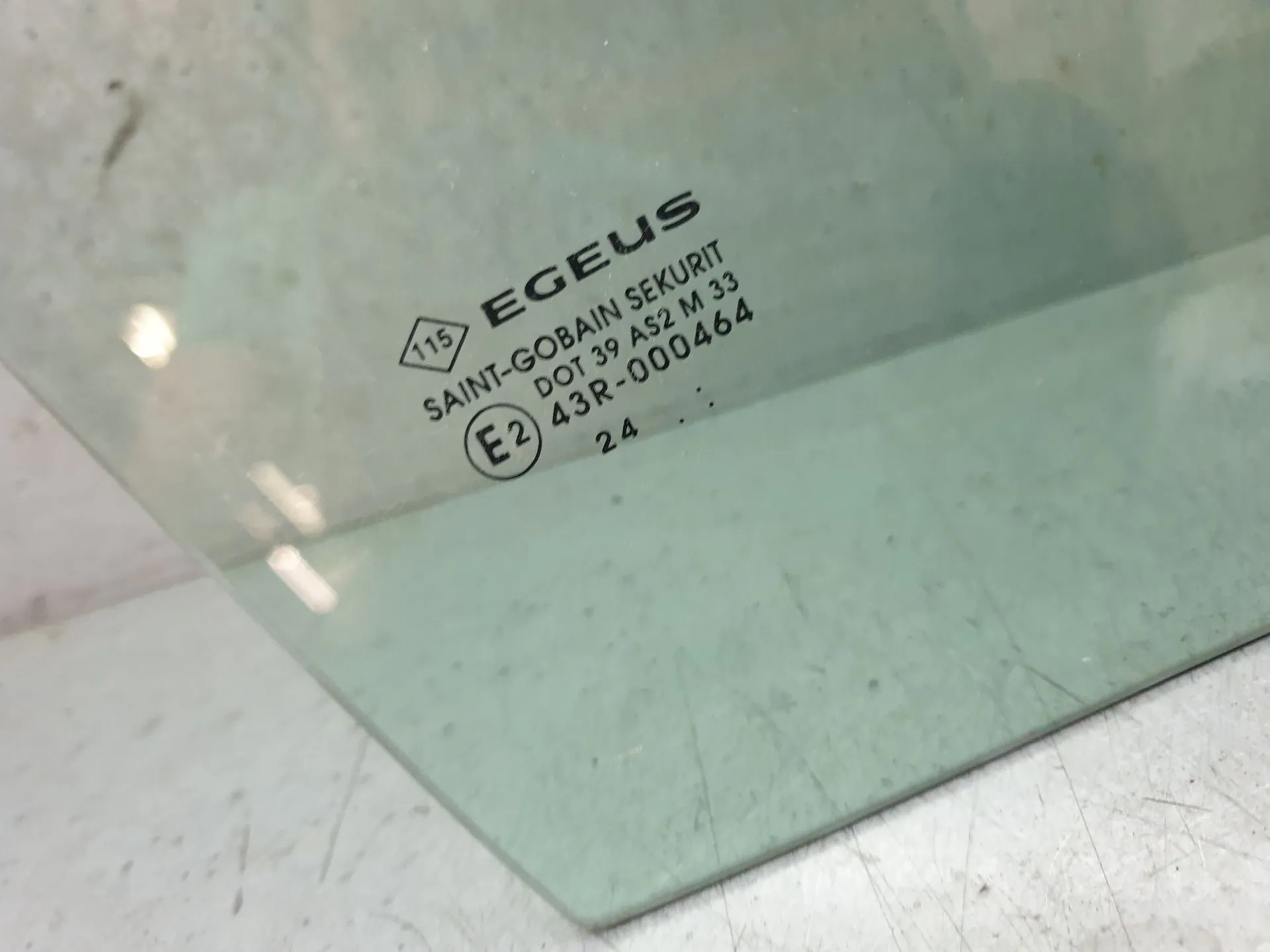 Right front triangle window RENAULT Trafic III (FG_) Imagem-1