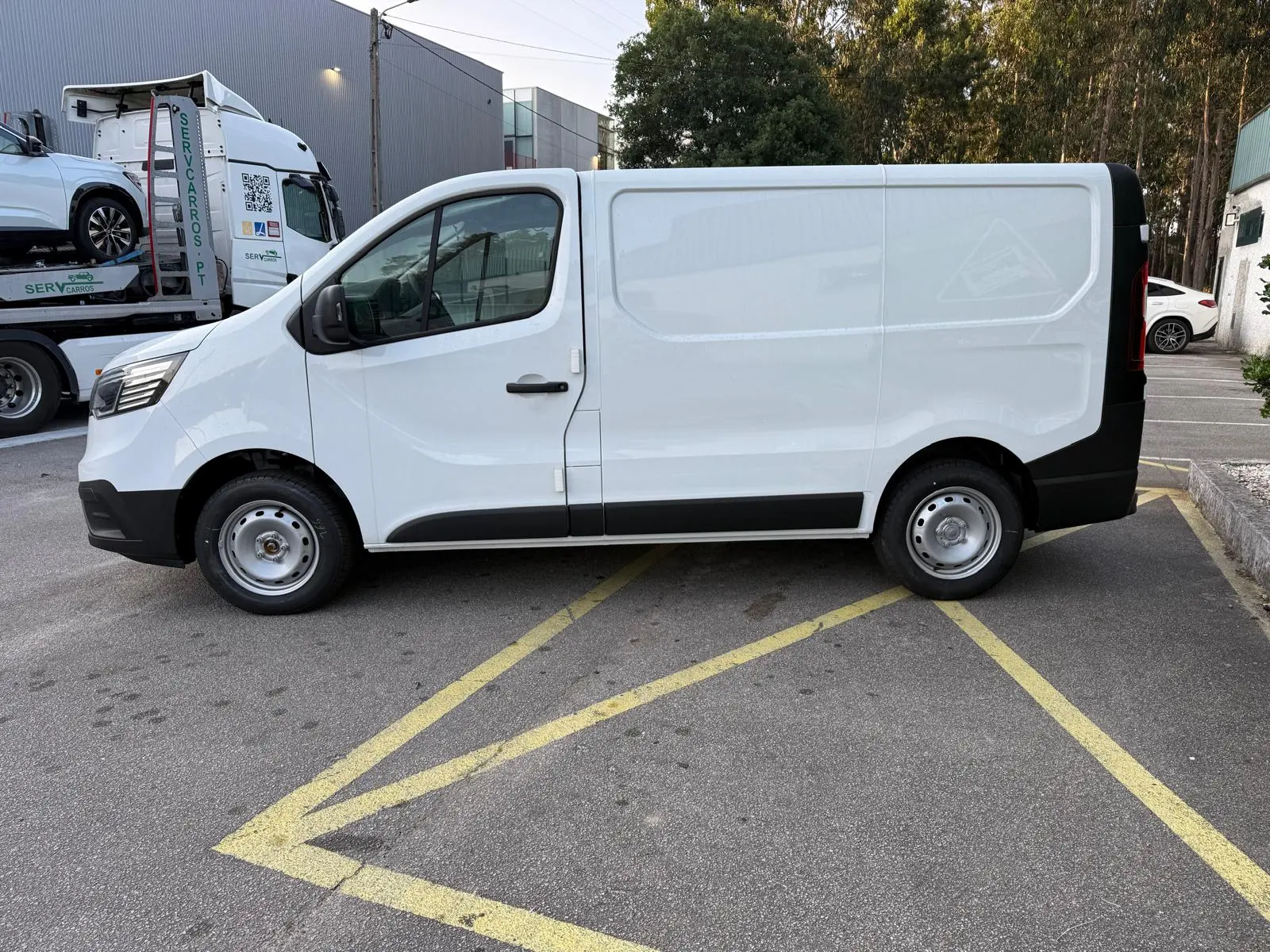 Alzavetro anteriore sinistro RENAULT Trafic III (FG_)