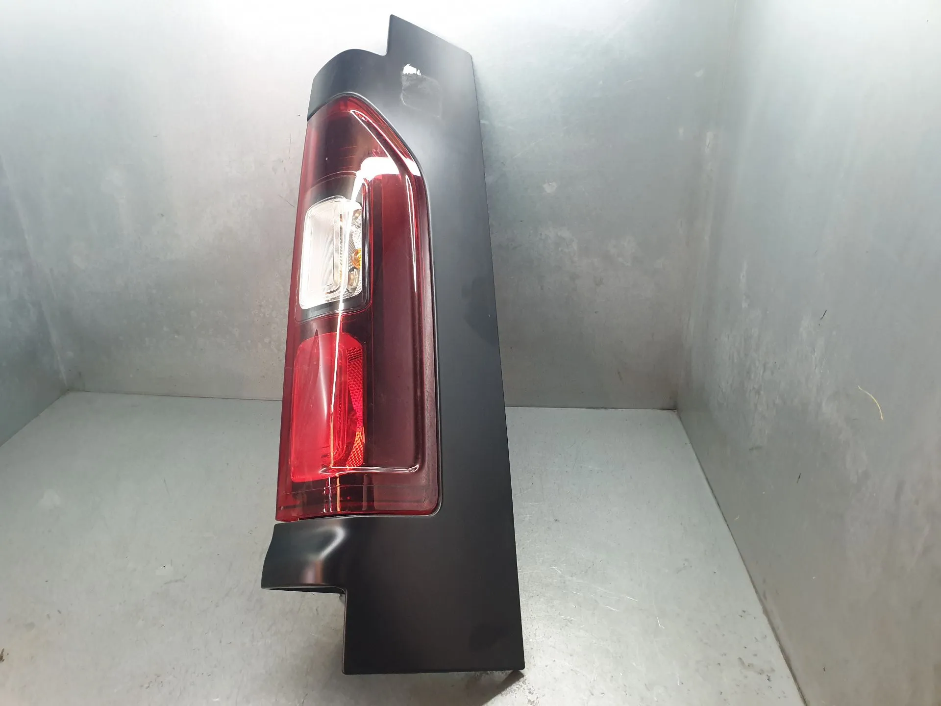 Feu arrière Droite RENAULT Trafic III (FG_) Imagem-2