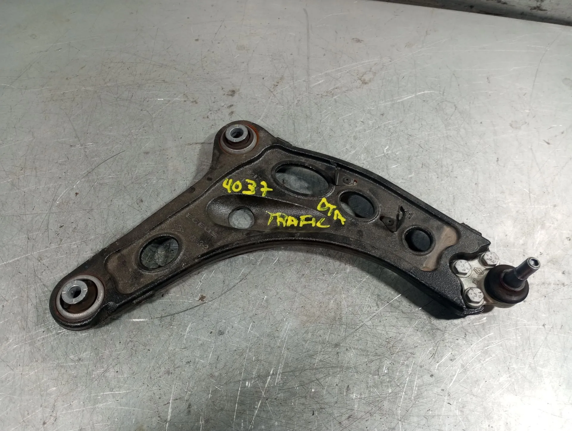 Braço de suspensão frente direito RENAULT Trafic III (FG_)