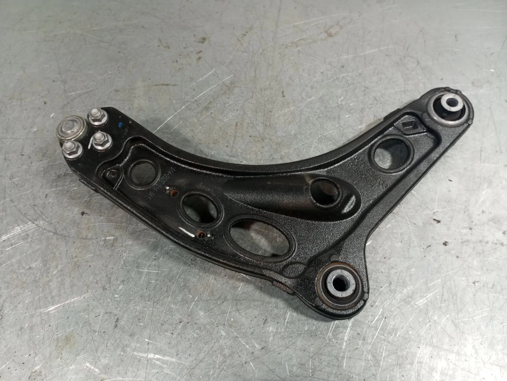 Braço de suspensão frente esquerdo RENAULT Trafic III (FG_)