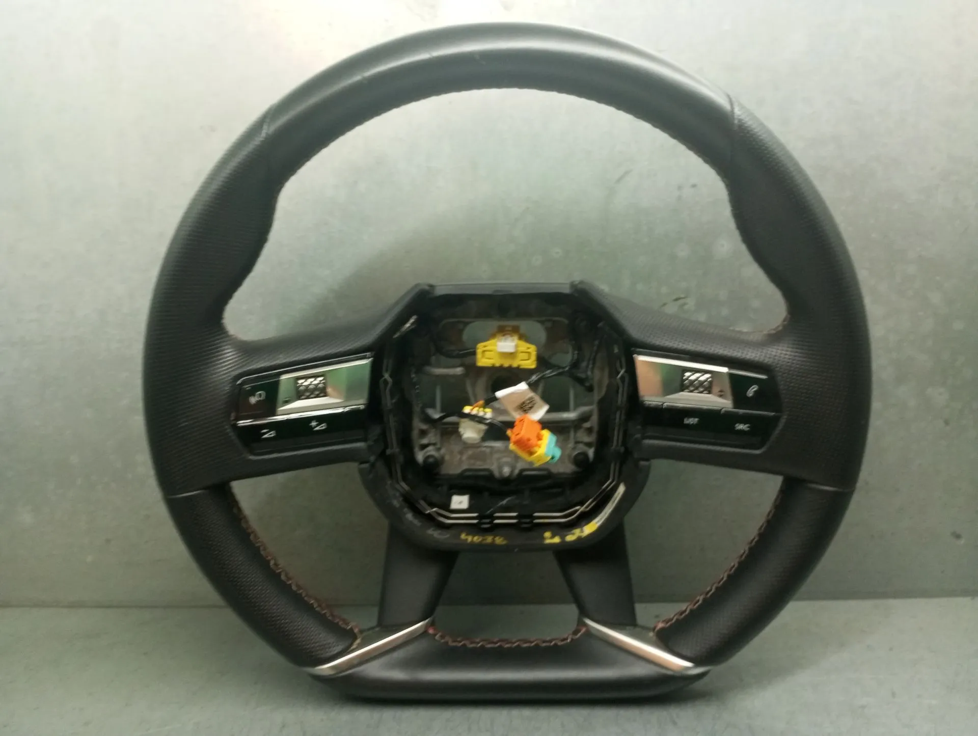 Volante DS DS7 Crossback (J_)