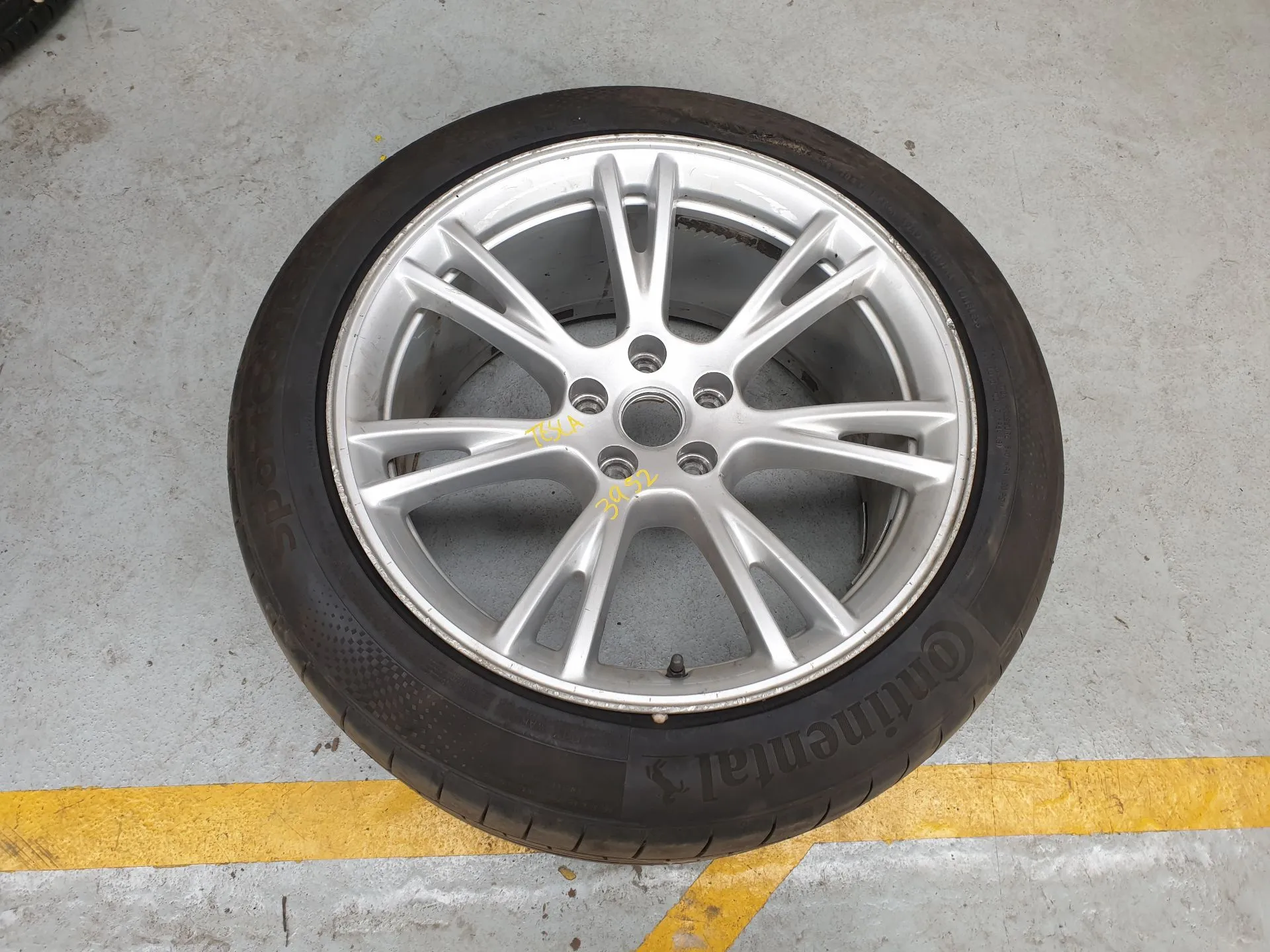 Right front Rim TESLA Model Y (5YJY)