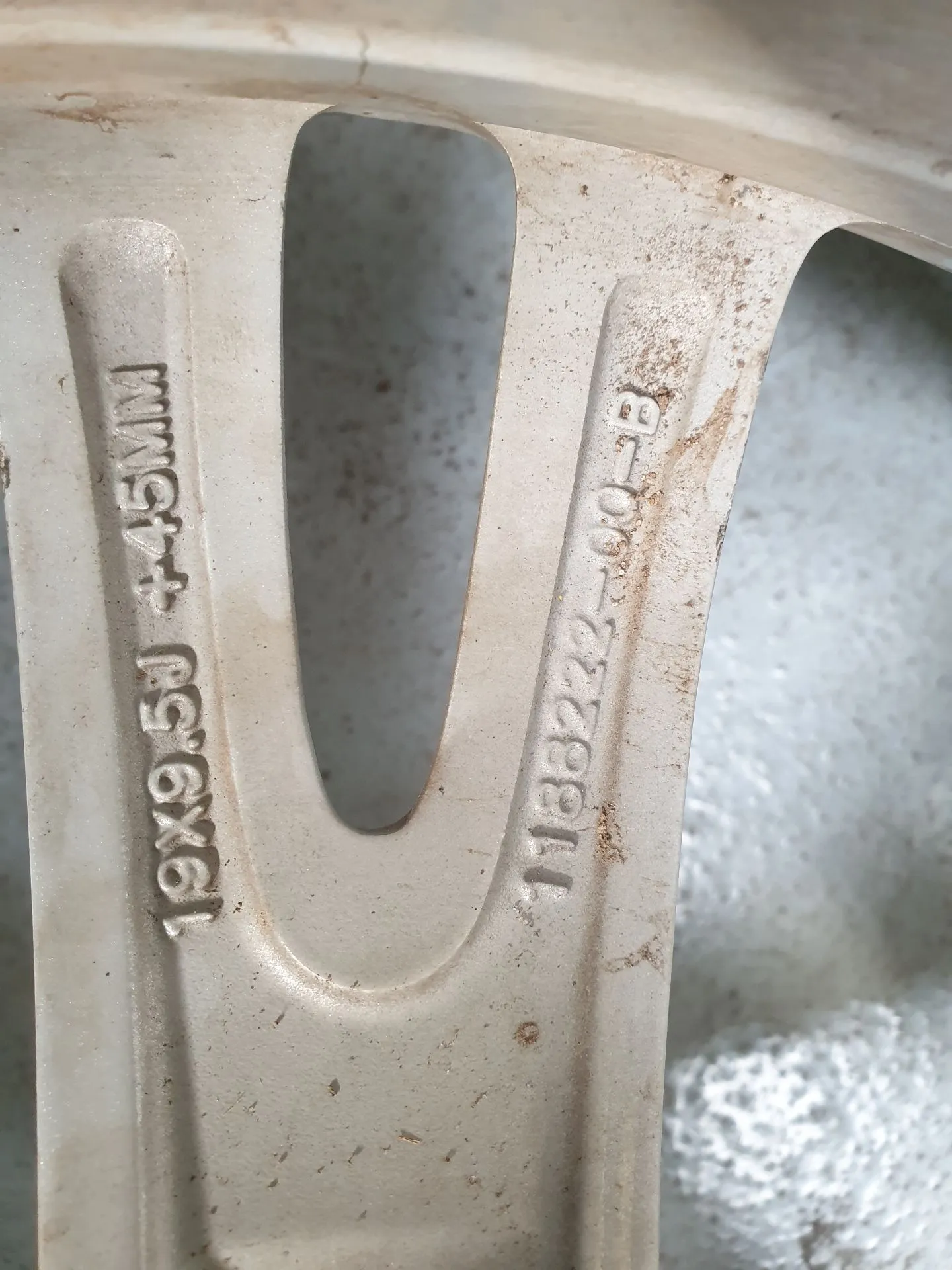 Right front Rim TESLA Model Y (5YJY) Imagem-2