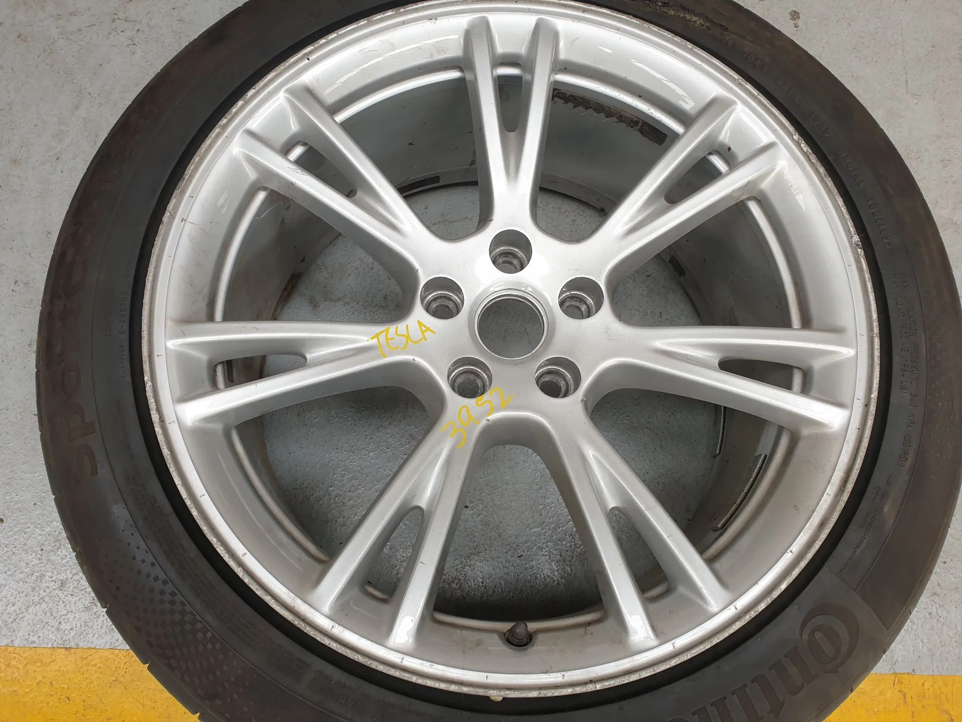 Right front Rim TESLA Model Y (5YJY) Imagem-1