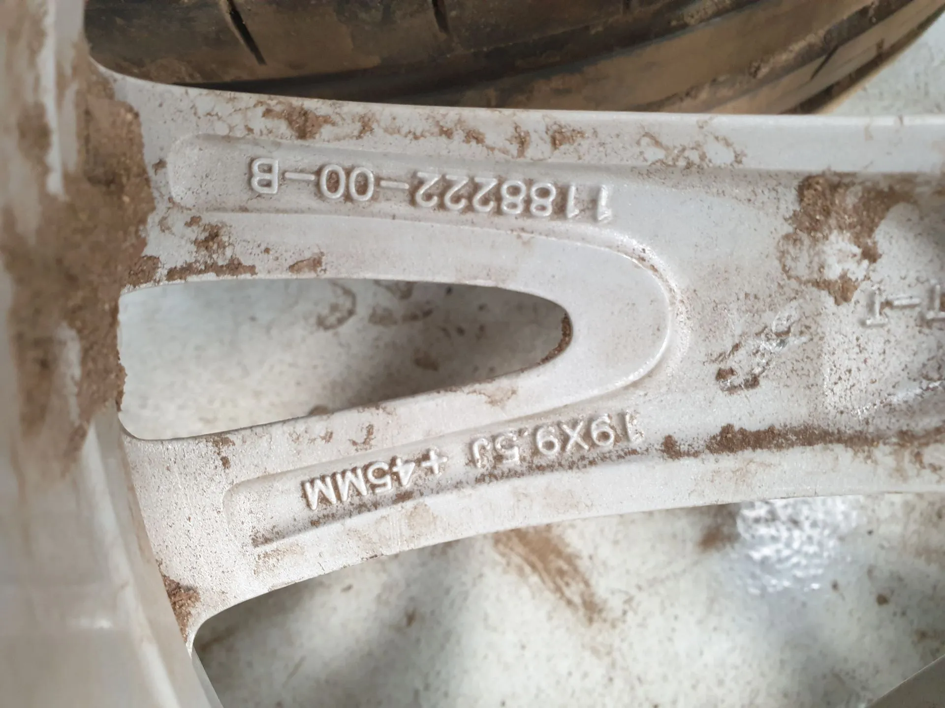 Left front Rim TESLA Model Y (5YJY) Imagem-2