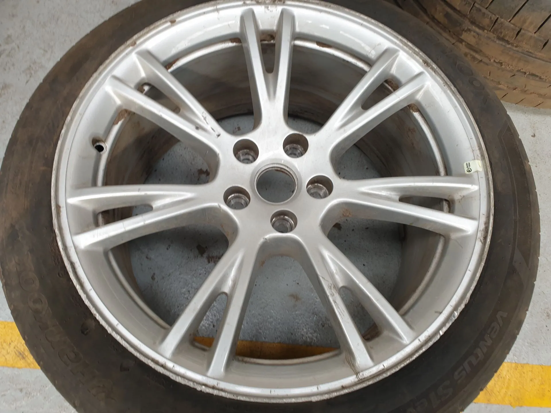 Left front Rim TESLA Model Y (5YJY) Imagem-1