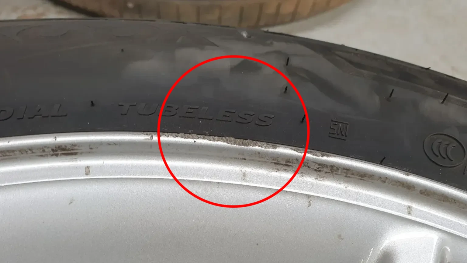 Right rear Rim TESLA Model Y (5YJY) Imagem-4
