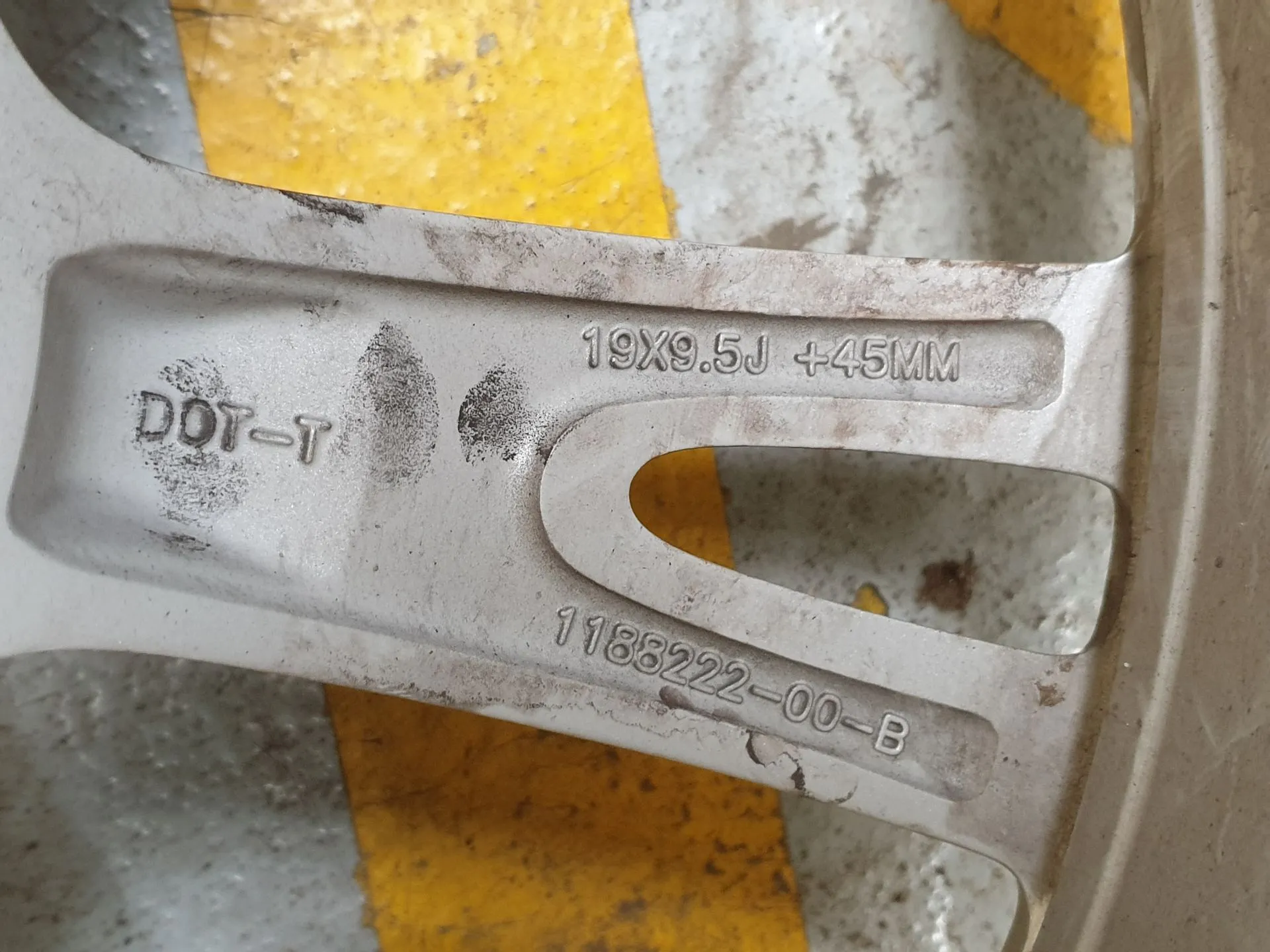 Right rear Rim TESLA Model Y (5YJY) Imagem-2