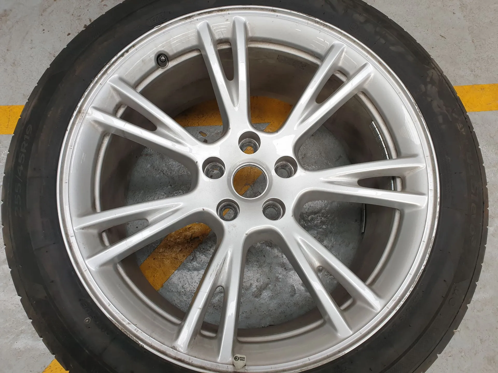 Right rear Rim TESLA Model Y (5YJY) Imagem-1