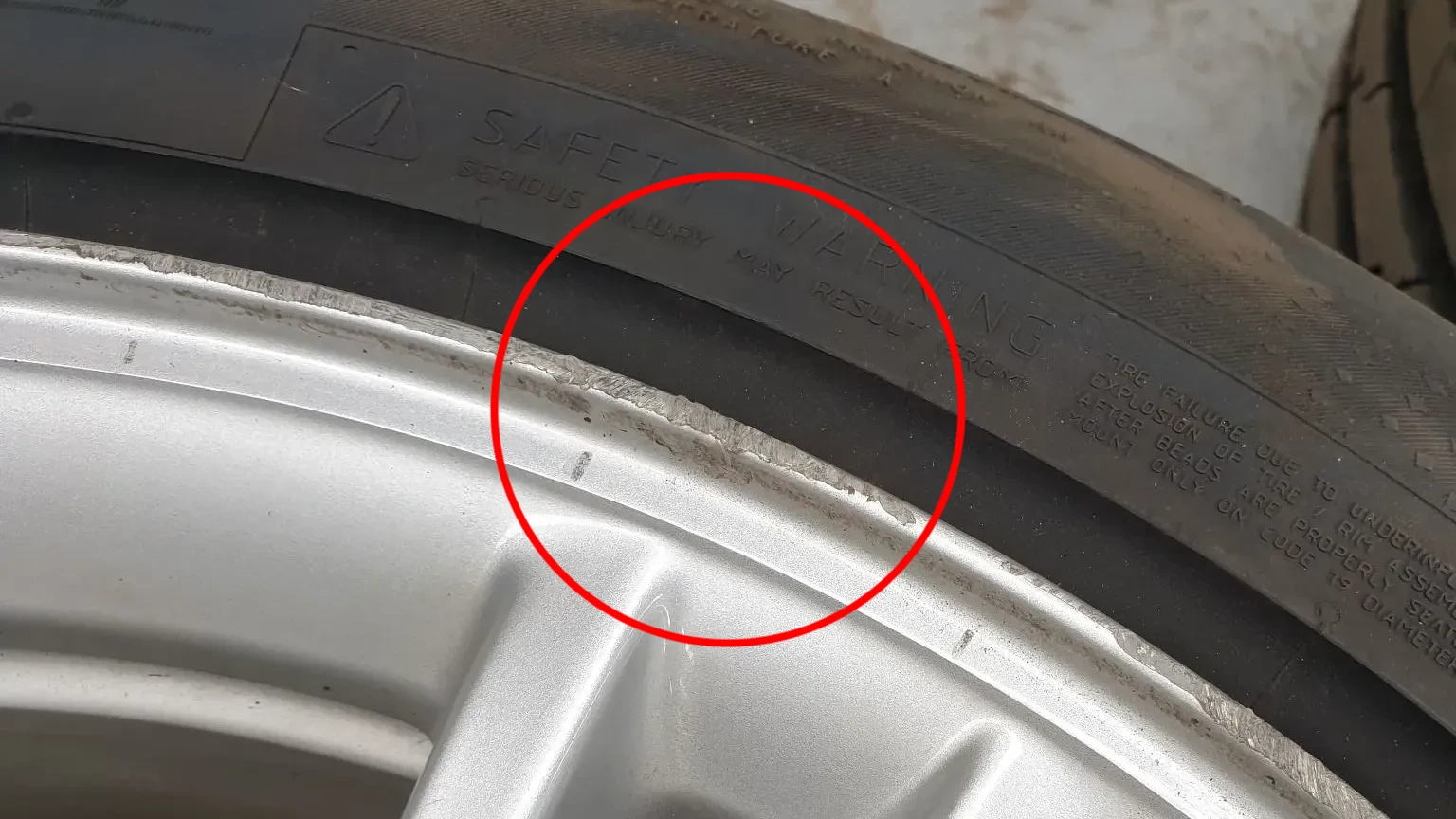 Left rear Rim TESLA Model Y (5YJY) Imagem-4