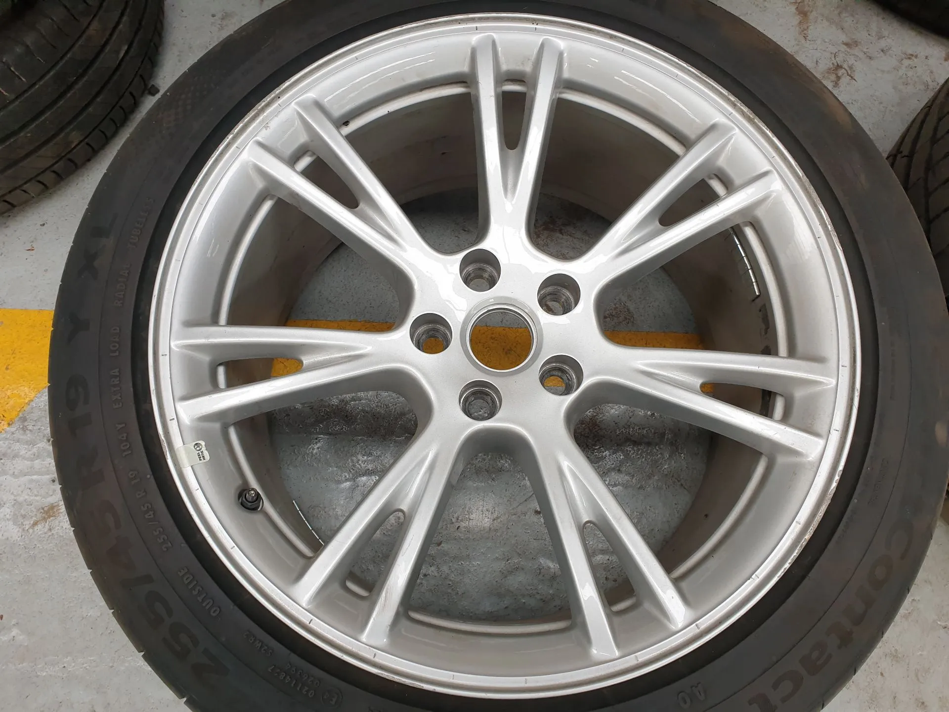 Left rear Rim TESLA Model Y (5YJY) Imagem-1