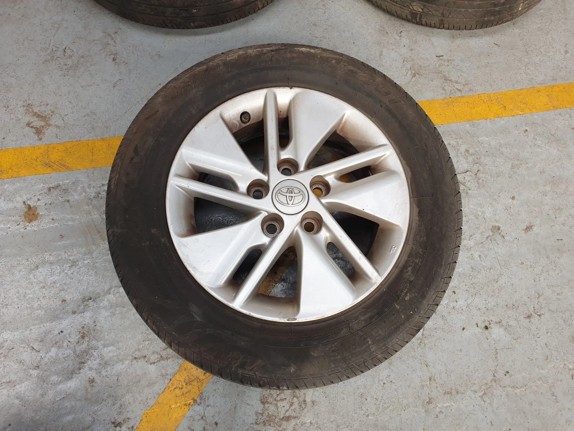 Conjunto de Jantes TOYOTA Auris Touring Sports (_E18_) Imagem-2