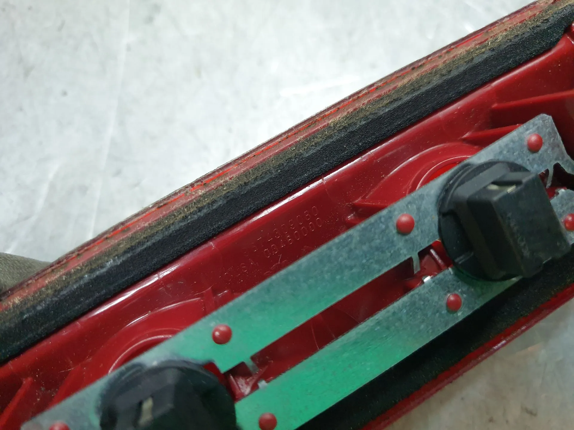 Additional stop light / 3rd stop light PEUGEOT 208 Imagem-3