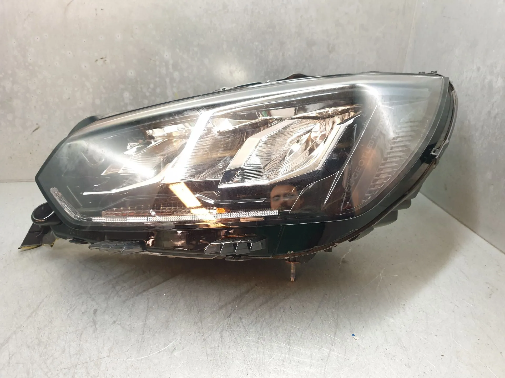 Faro anteriore sinistro PEUGEOT 2008 II (U_)