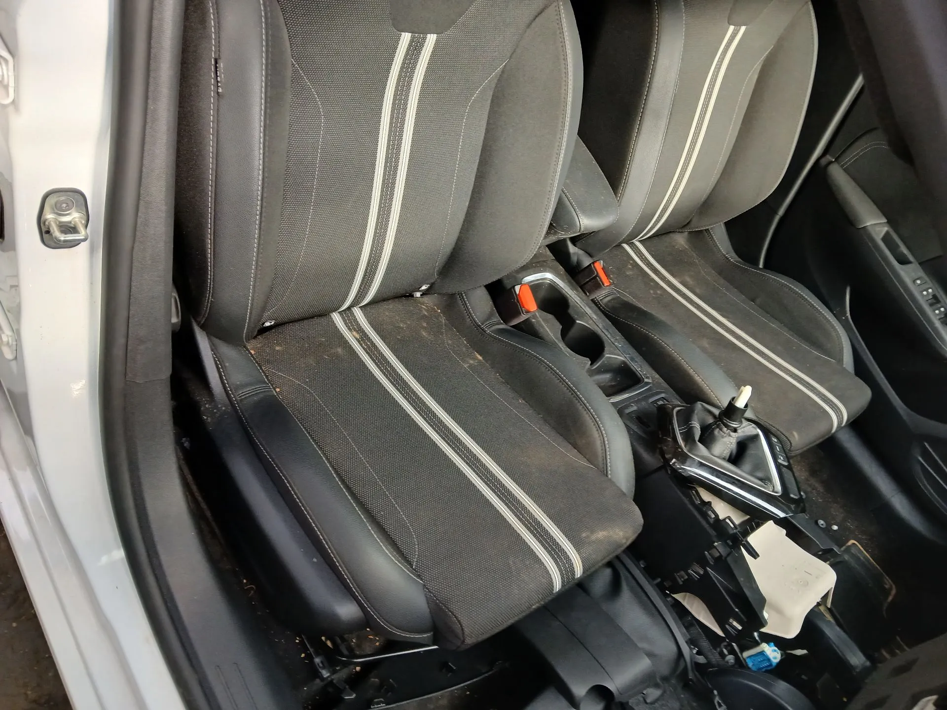Conjunto de Bancos OPEL Corsa F Imagem-1