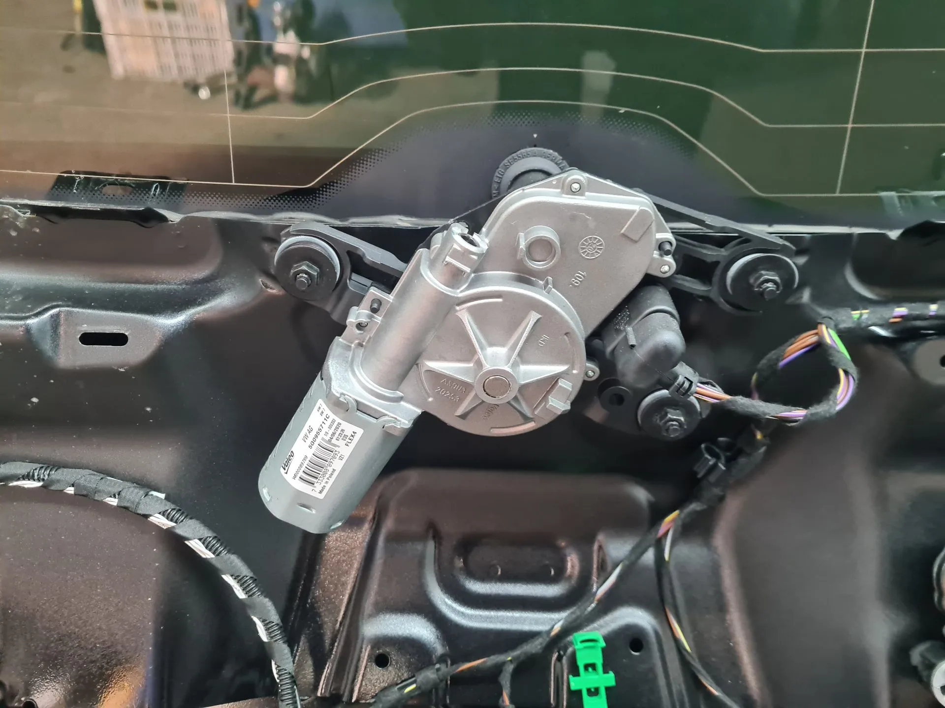 Motor limpa vidros trás VOLKSWAGEN Tiguan (AD1, AX1)