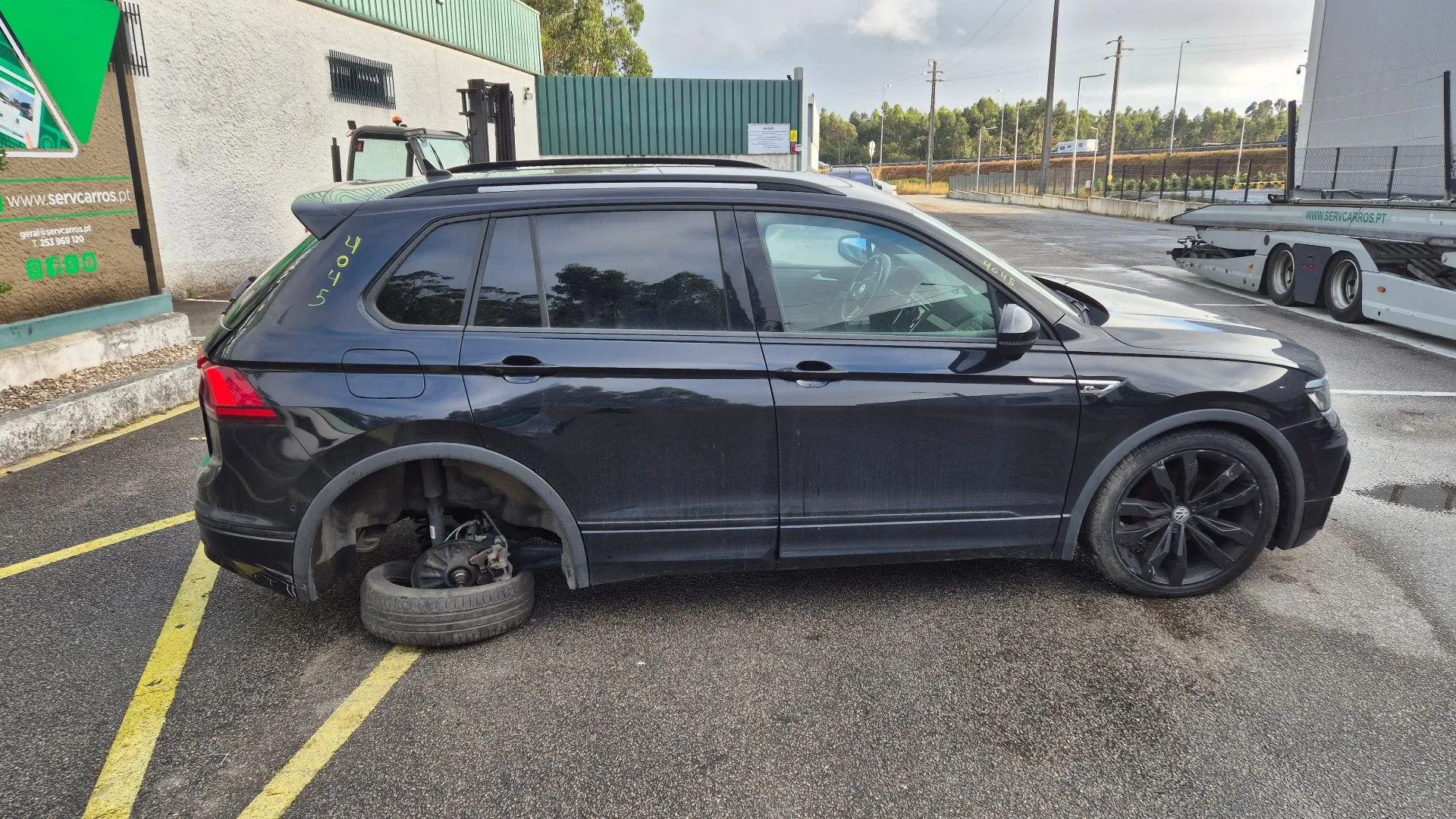 Alzavetro anteriore destro VOLKSWAGEN Tiguan (AD1, AX1)