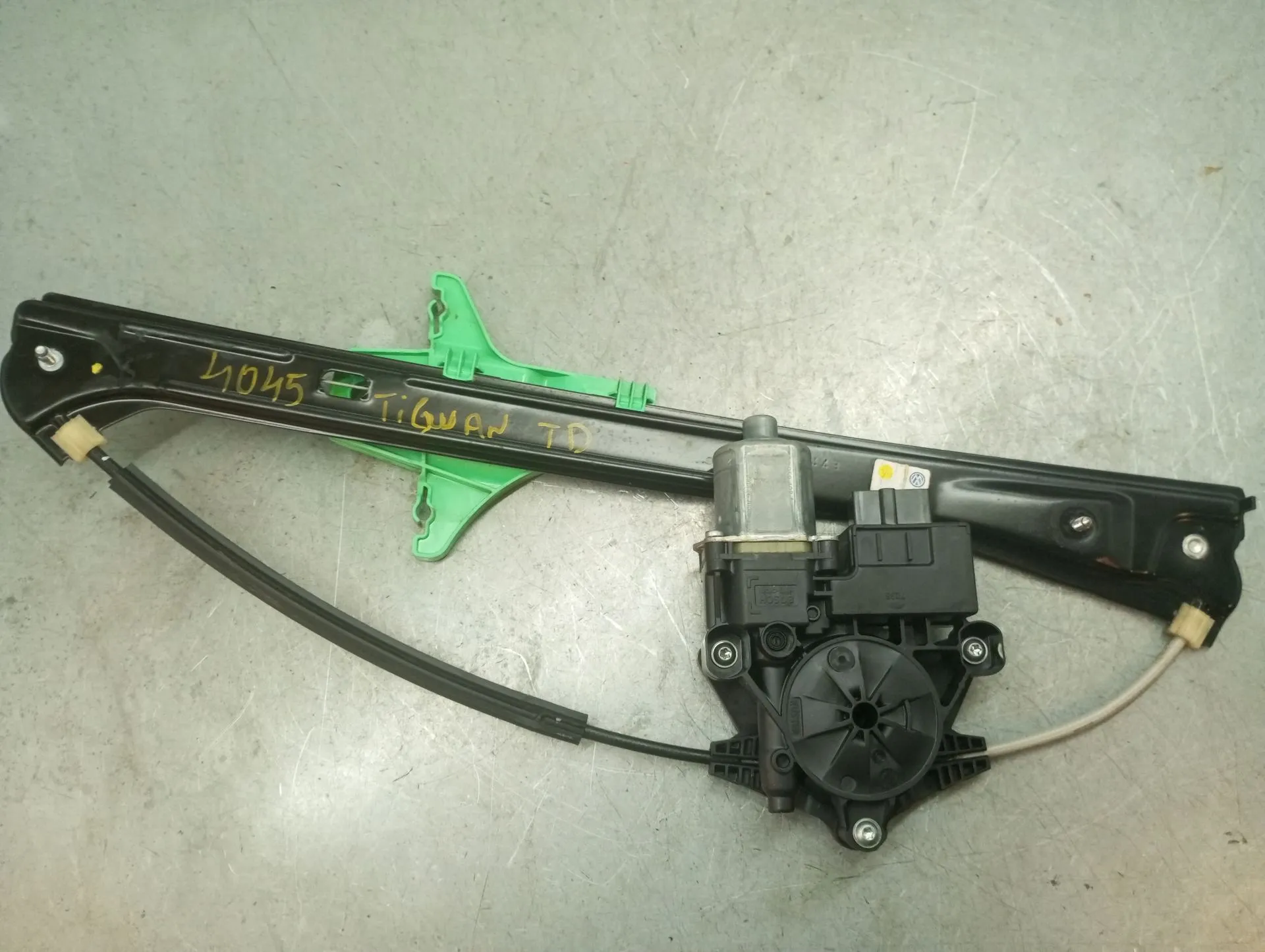 Elevalunas trasero derecho VOLKSWAGEN Tiguan (AD1, AX1)