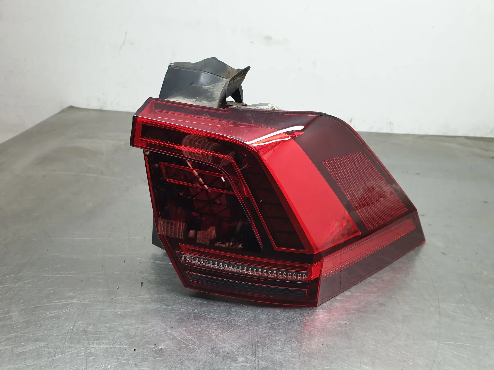 Right Tail light VOLKSWAGEN Tiguan (AD1, AX1)