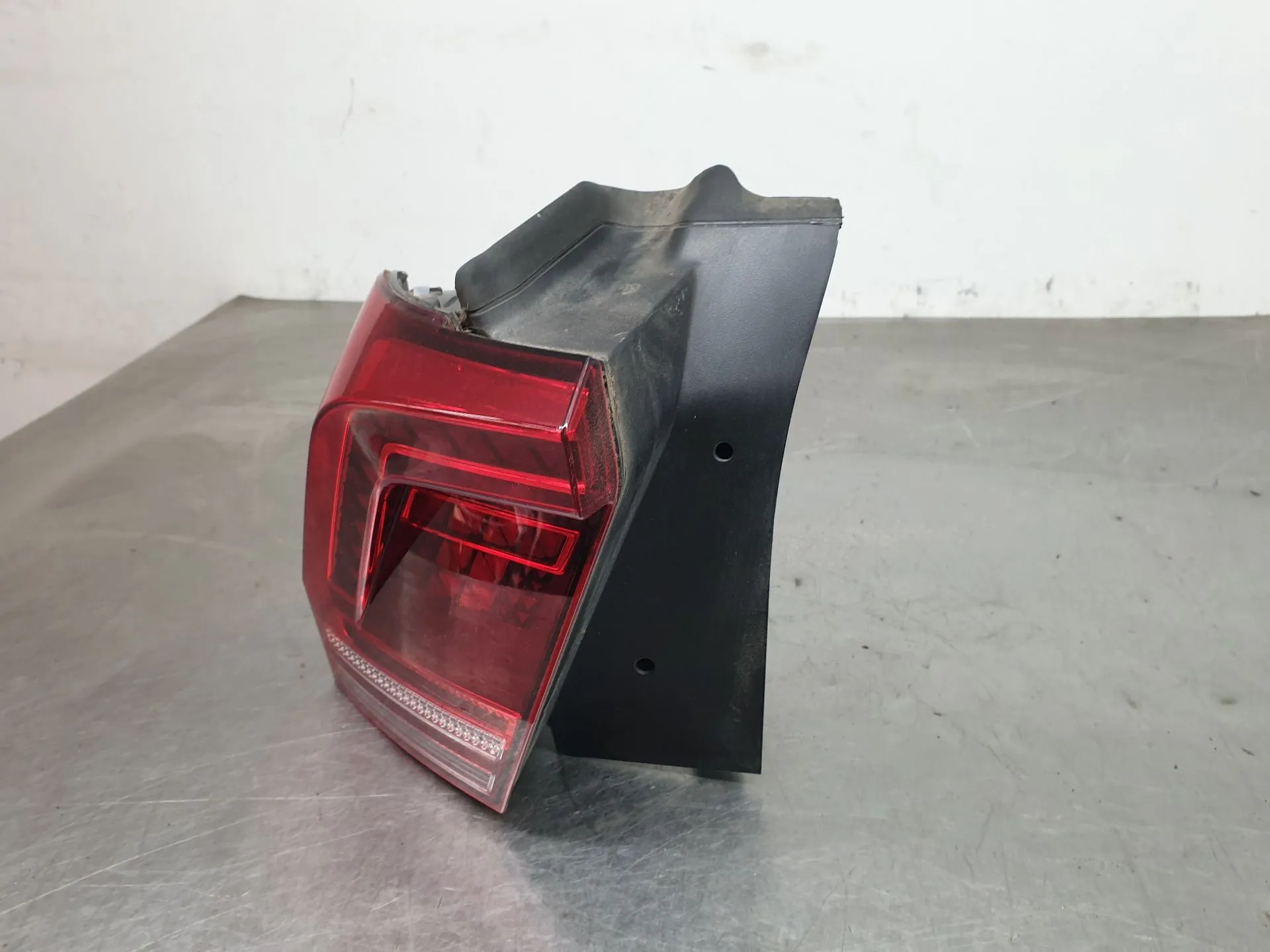 Left Tail light VOLKSWAGEN Tiguan (AD1, AX1) Imagem-2