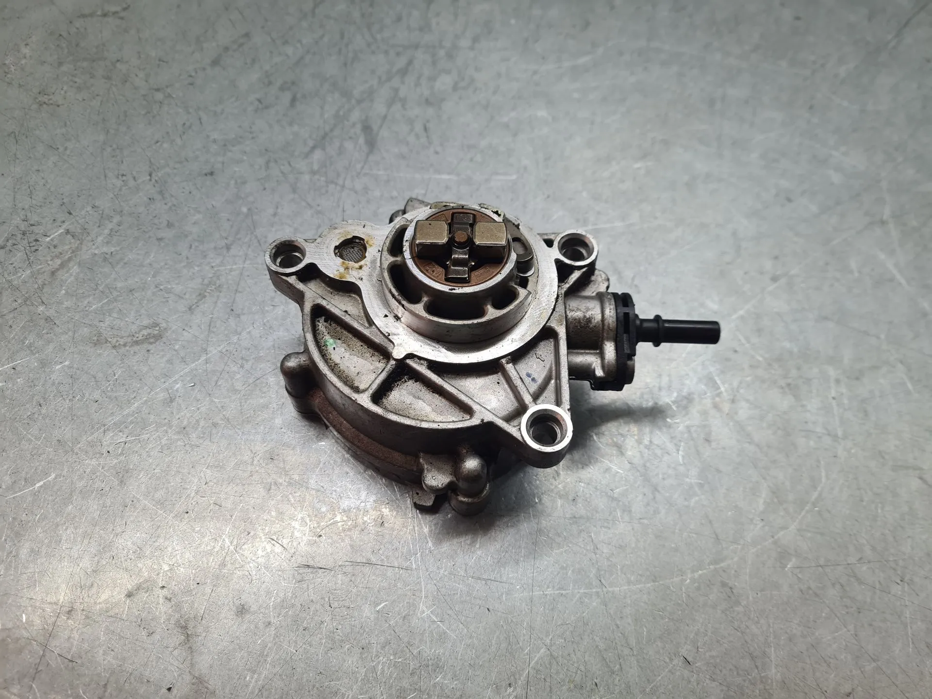 Brake booster / vacuum pump OPEL Corsa F Imagem-1
