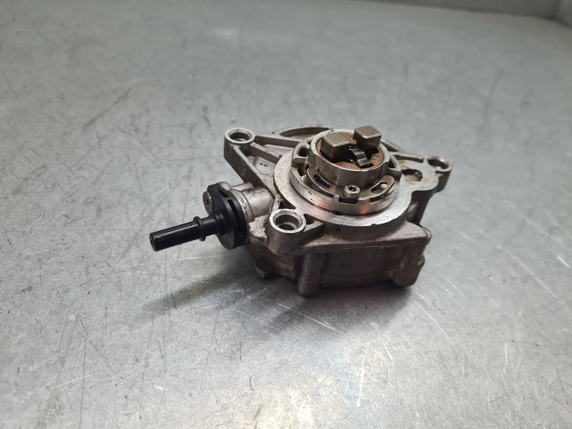Brake booster / vacuum pump OPEL Corsa F Imagem-2