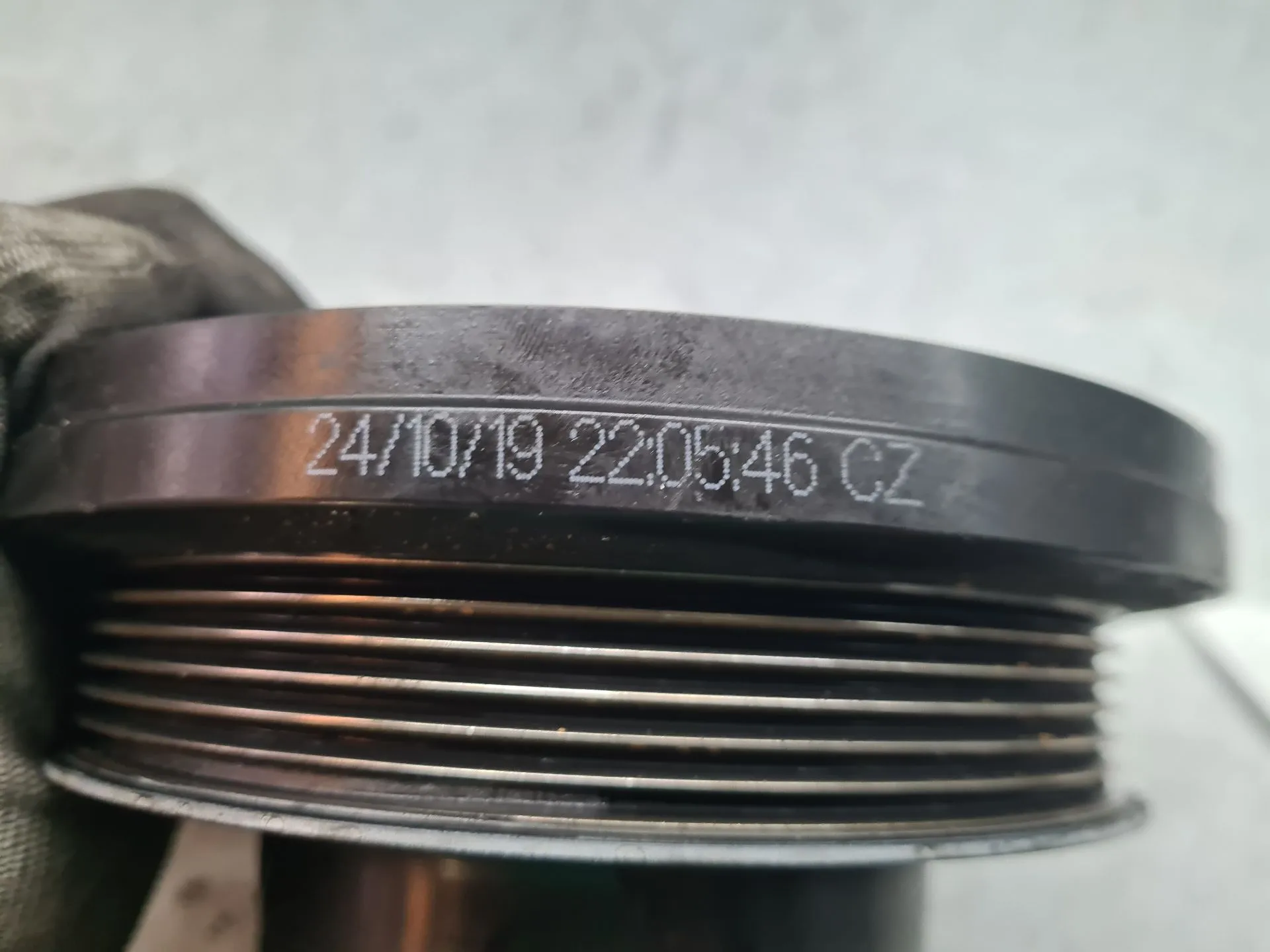 Crankshaft / Engine pulley  OPEL Corsa F Imagem-3