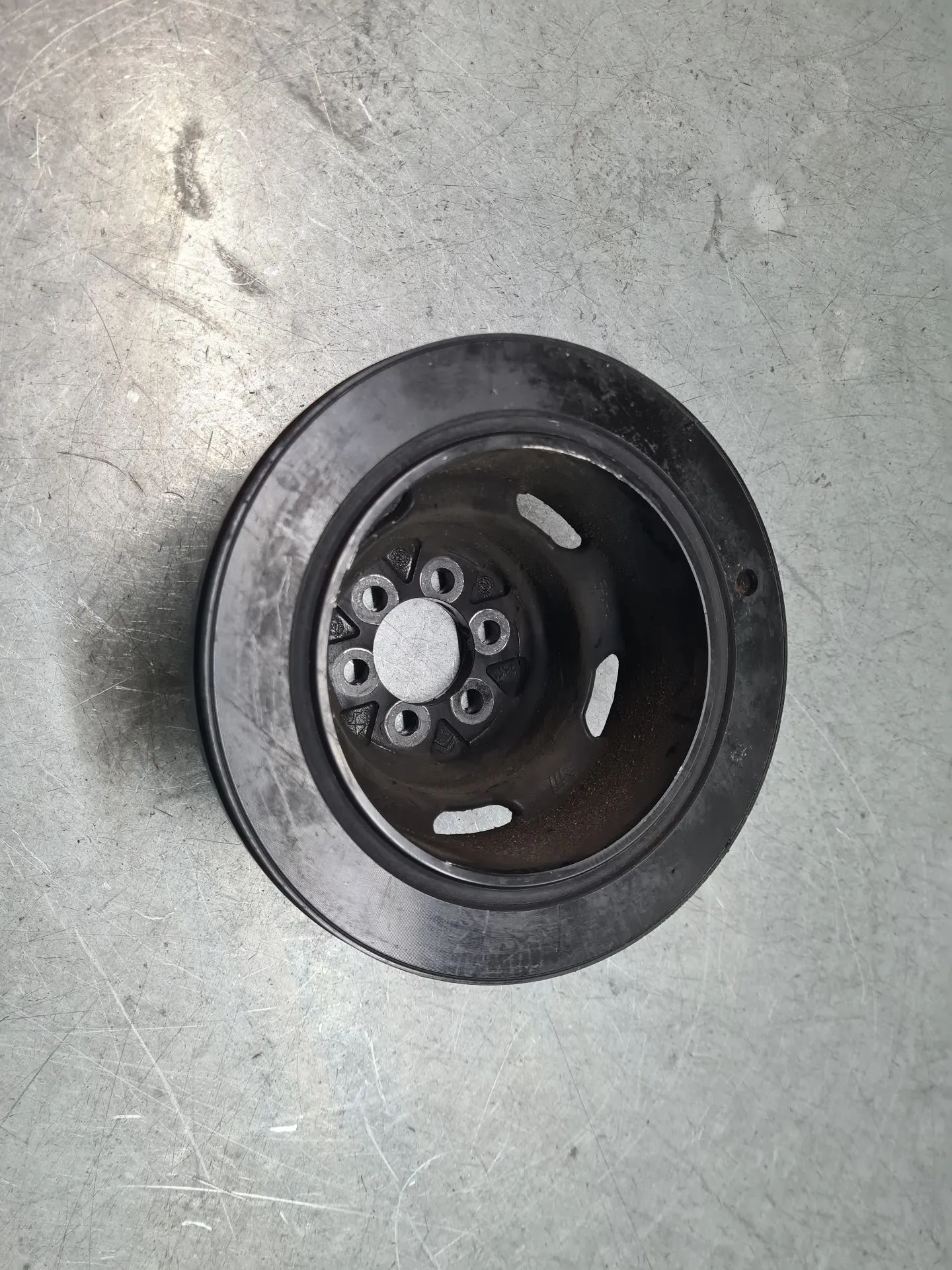Crankshaft / Engine pulley  OPEL Corsa F Imagem-2