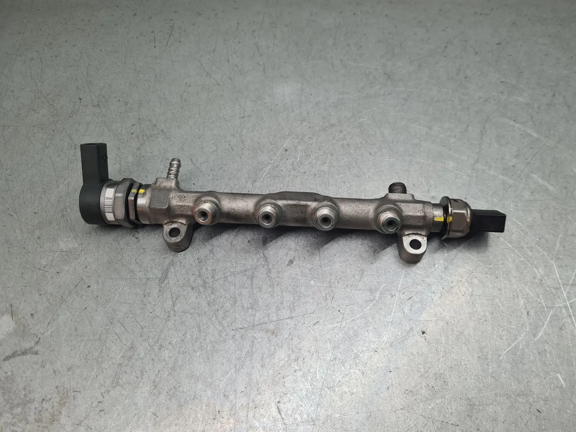 Rampe d'injection VOLKSWAGEN Golf VII (5G1, BQ1, BE1, BE2) Imagem-1