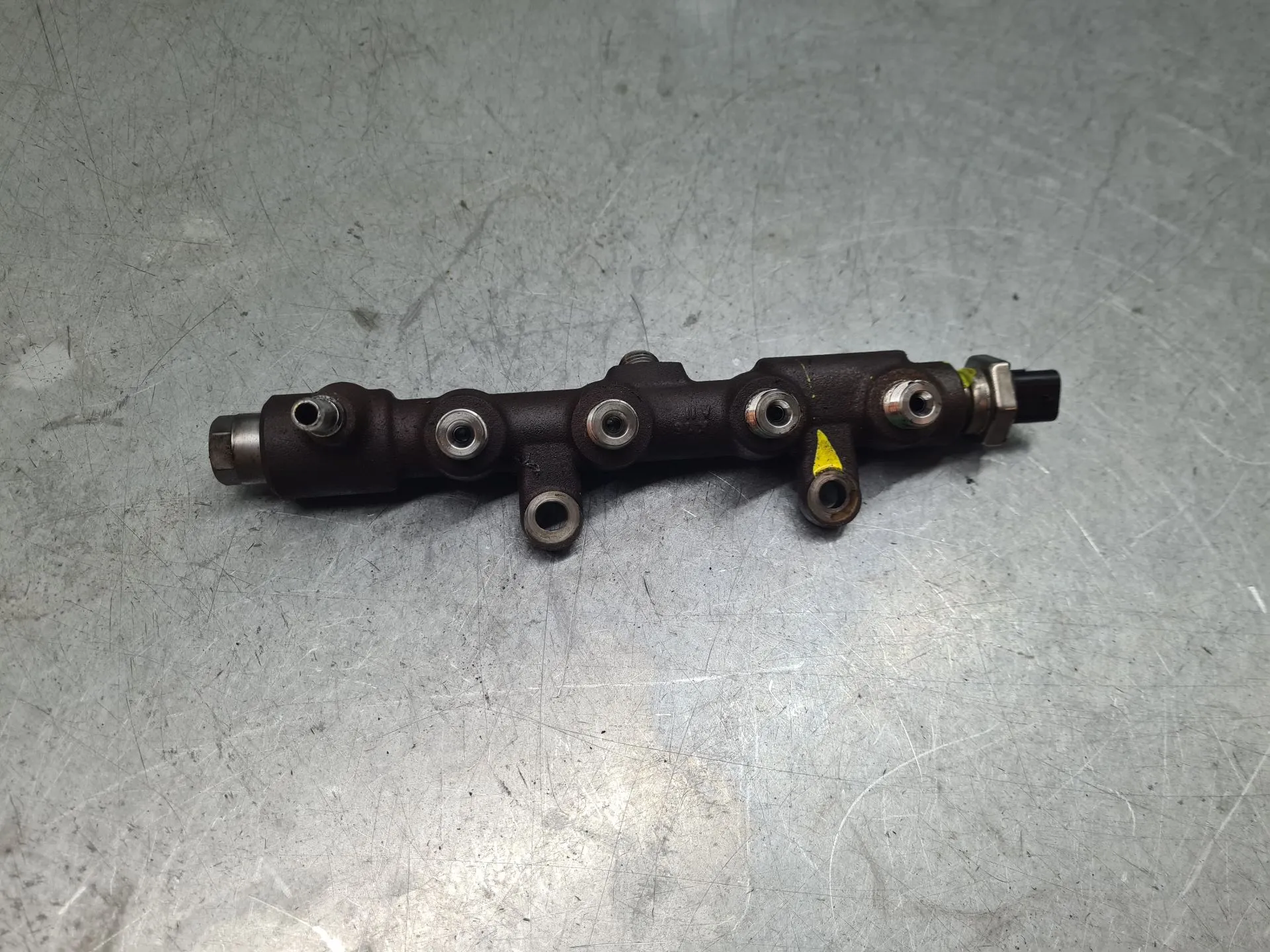 Fuel rail PEUGEOT Partner (K9) Imagem-1