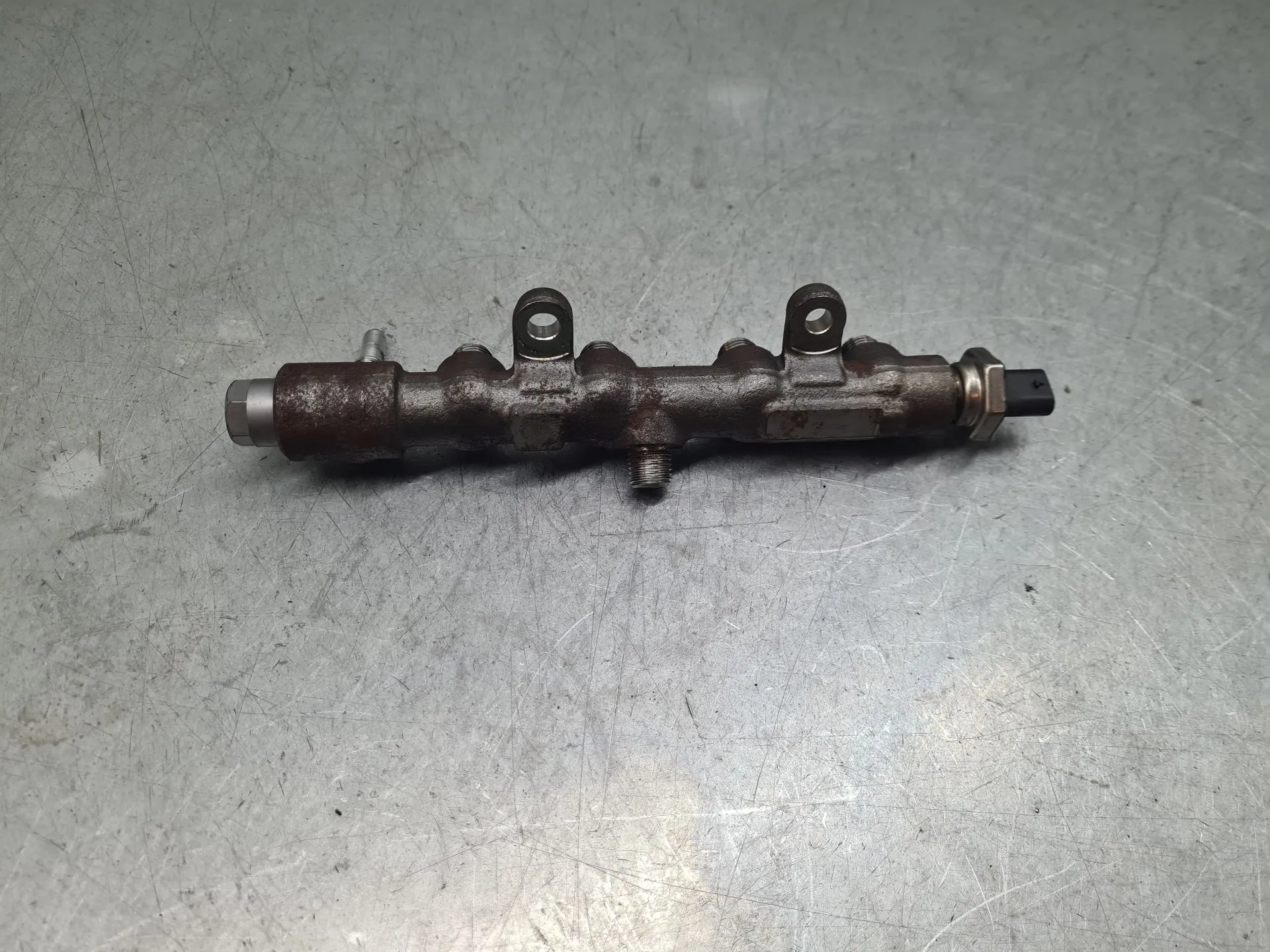 Fuel rail PEUGEOT Partner (K9) Imagem-1