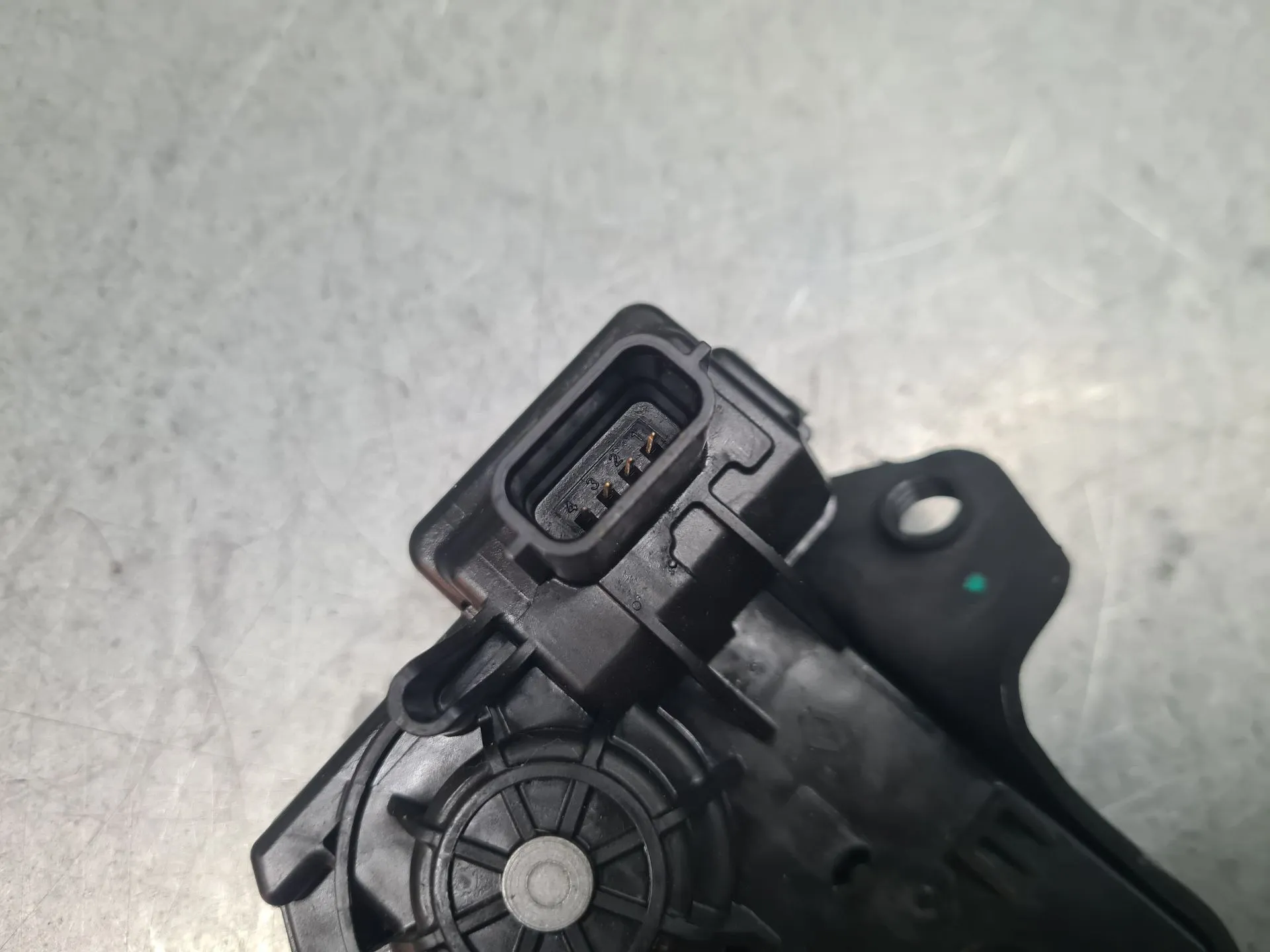 Tailgate Lock /Latch DACIA Duster III (P1310) Imagem-2