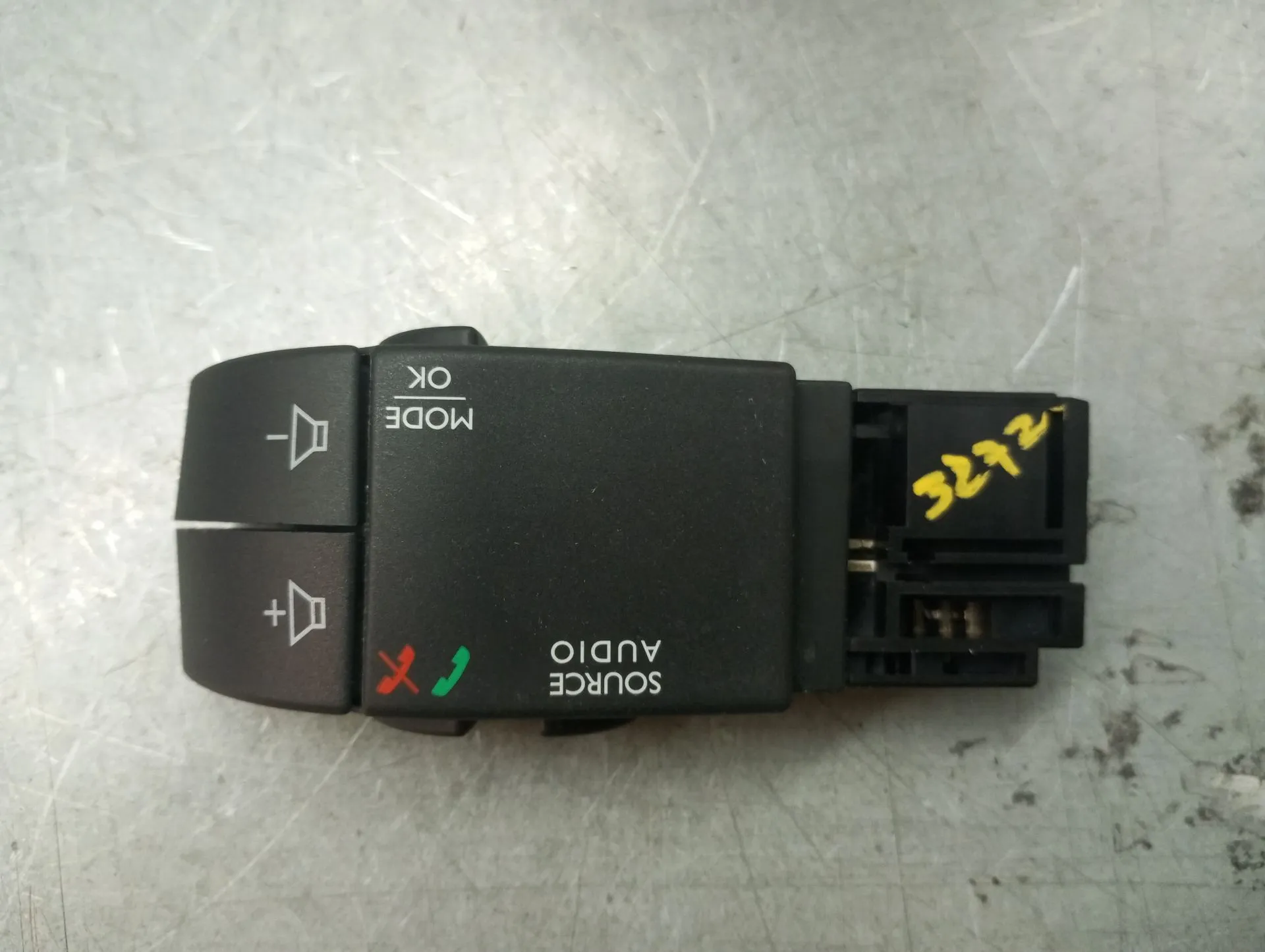 Leva della radio RENAULT Twingo III (BCM_)