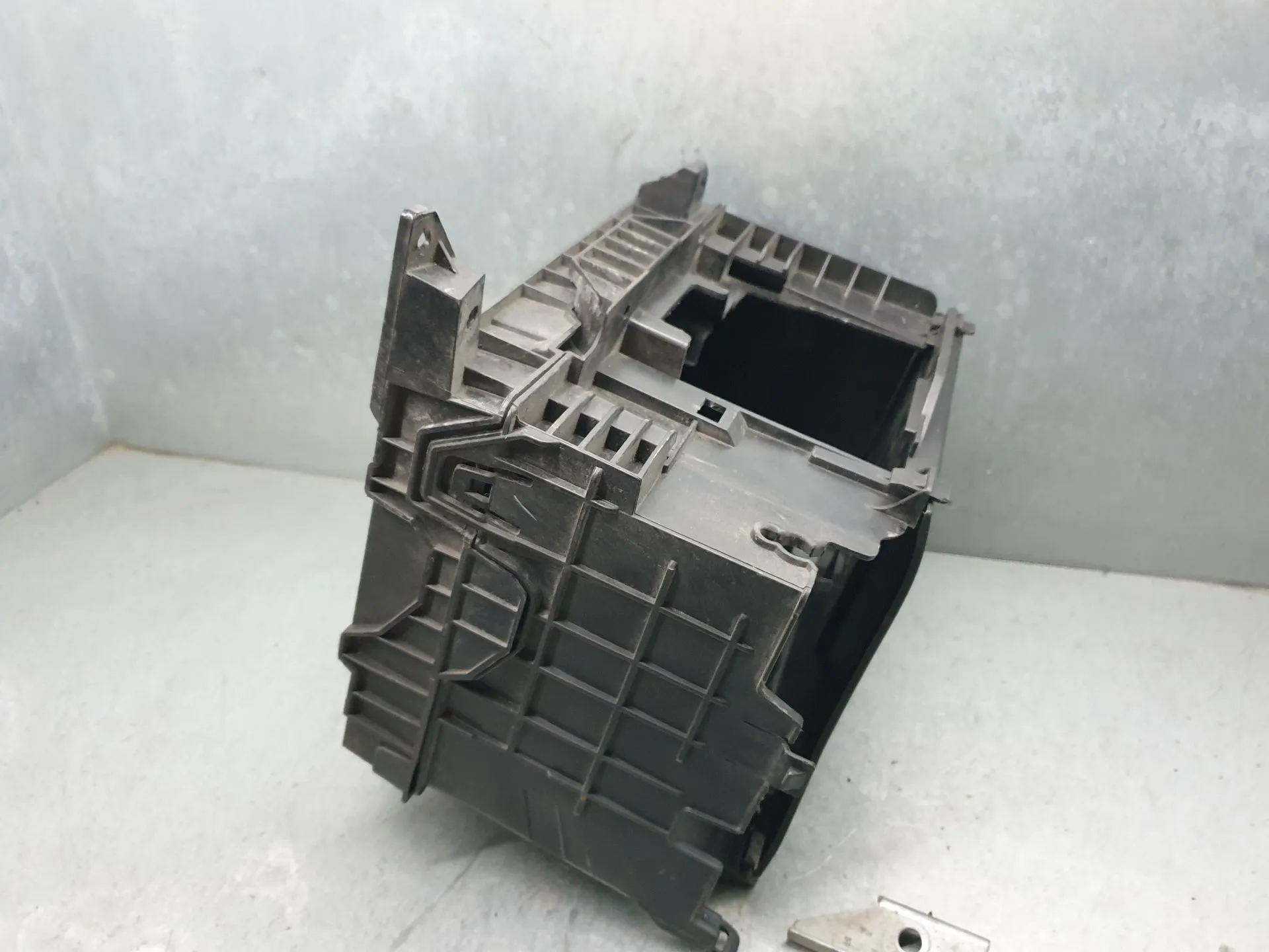 Base / caja de batería RENAULT Clio III (BR0/1, CR0/1) Imagem-6