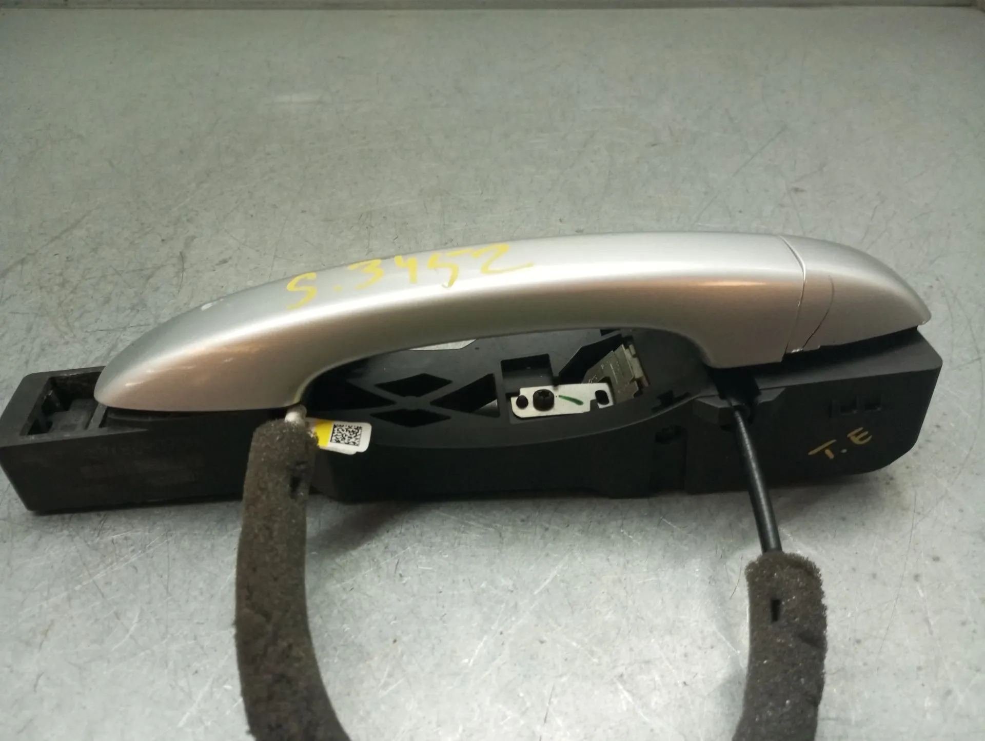 Puxador porta trás esquerdo RENAULT Megane IV (B9A/M_)