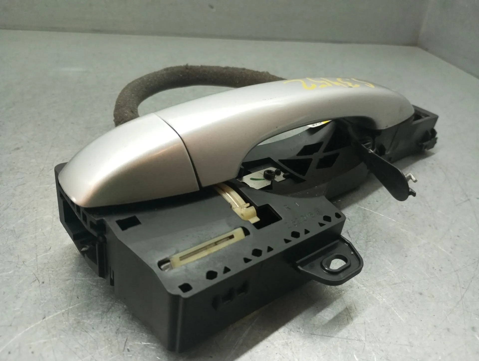 Puxador porta trás esquerdo RENAULT Megane IV (B9A/M_) Imagem-2