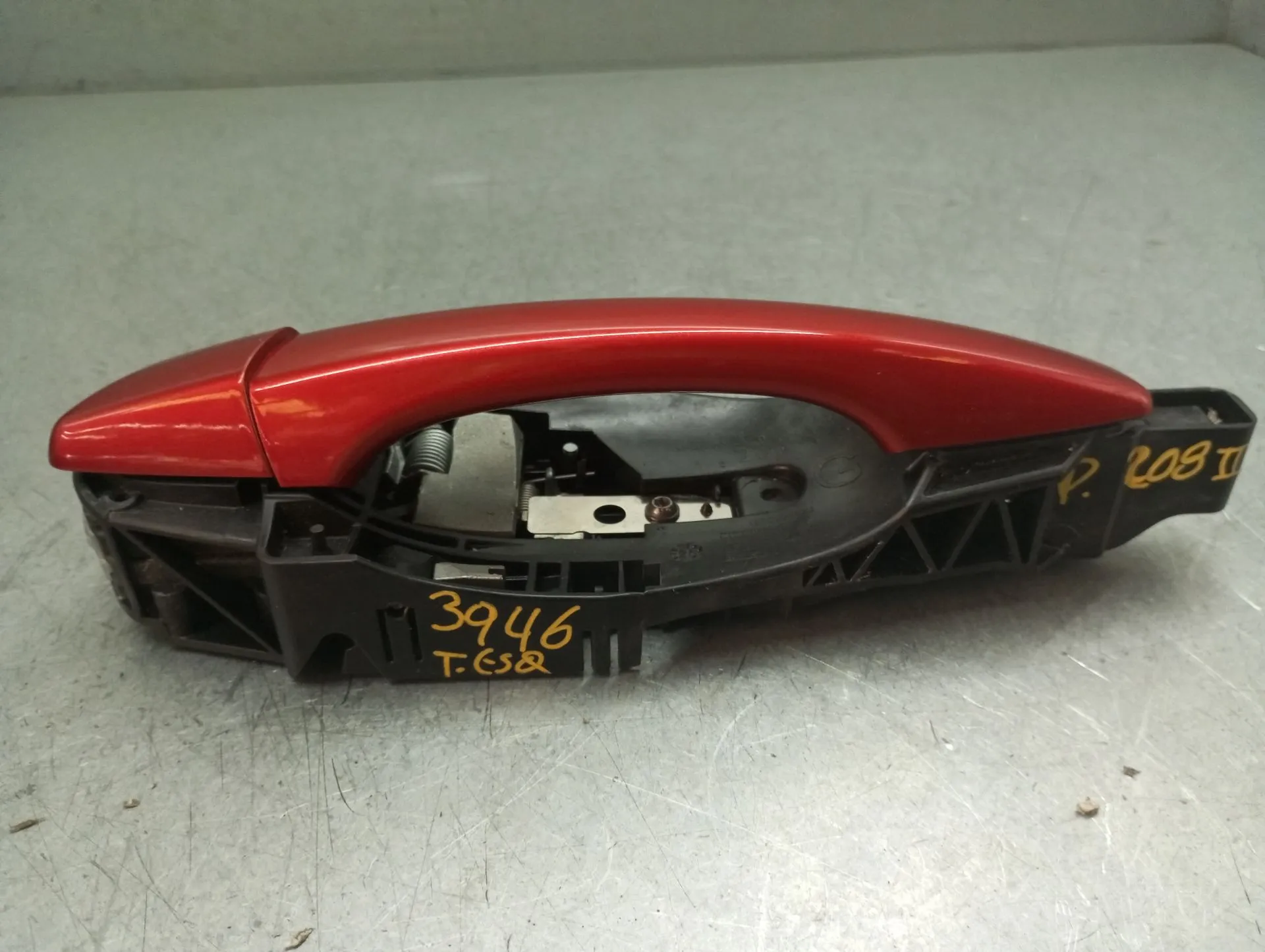 Puxador porta trás esquerdo PEUGEOT 208 II