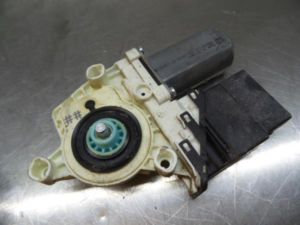 Right Rear  Door Window Regulator Motor SEAT Leon (1P1) Imagem-1