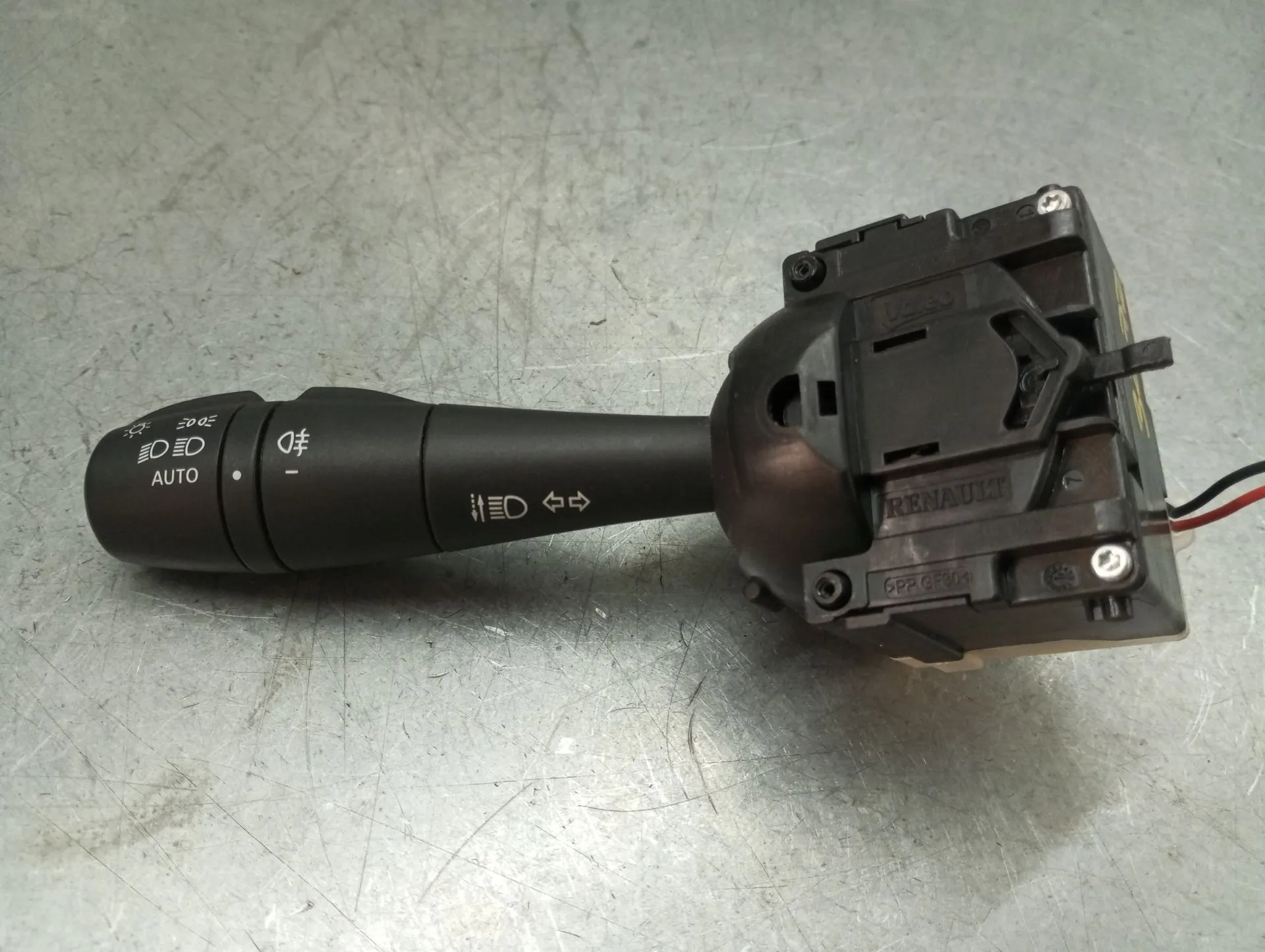 Commande de clignotants RENAULT Twingo III (BCM_)