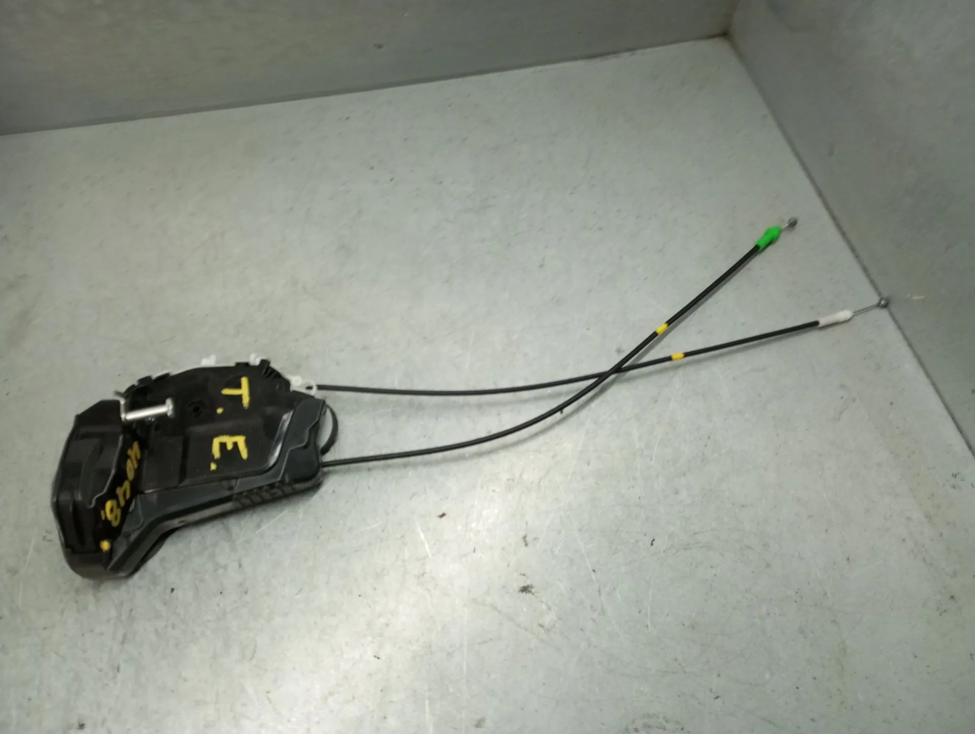 Fechadura / fecho porta trás esquerdo TOYOTA Yaris (_P13_)