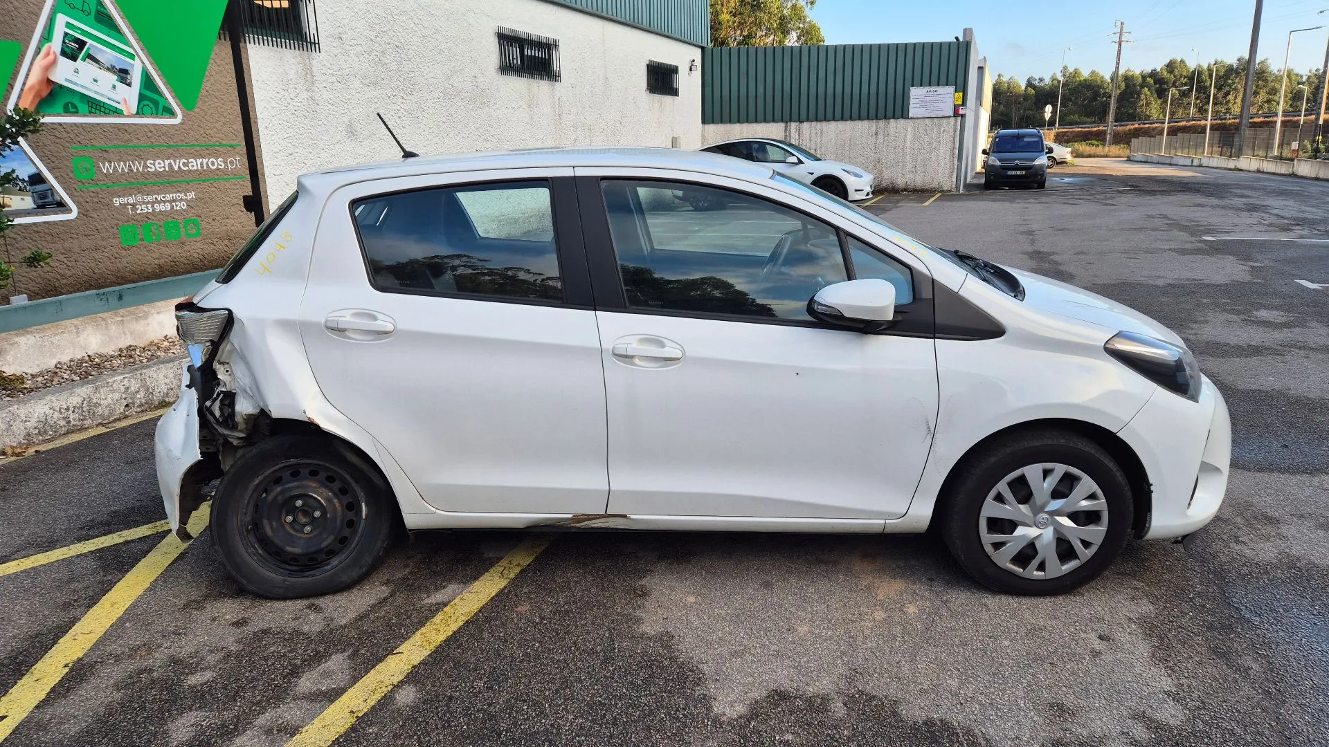 Alzavetro anteriore destro TOYOTA Yaris (_P13_)