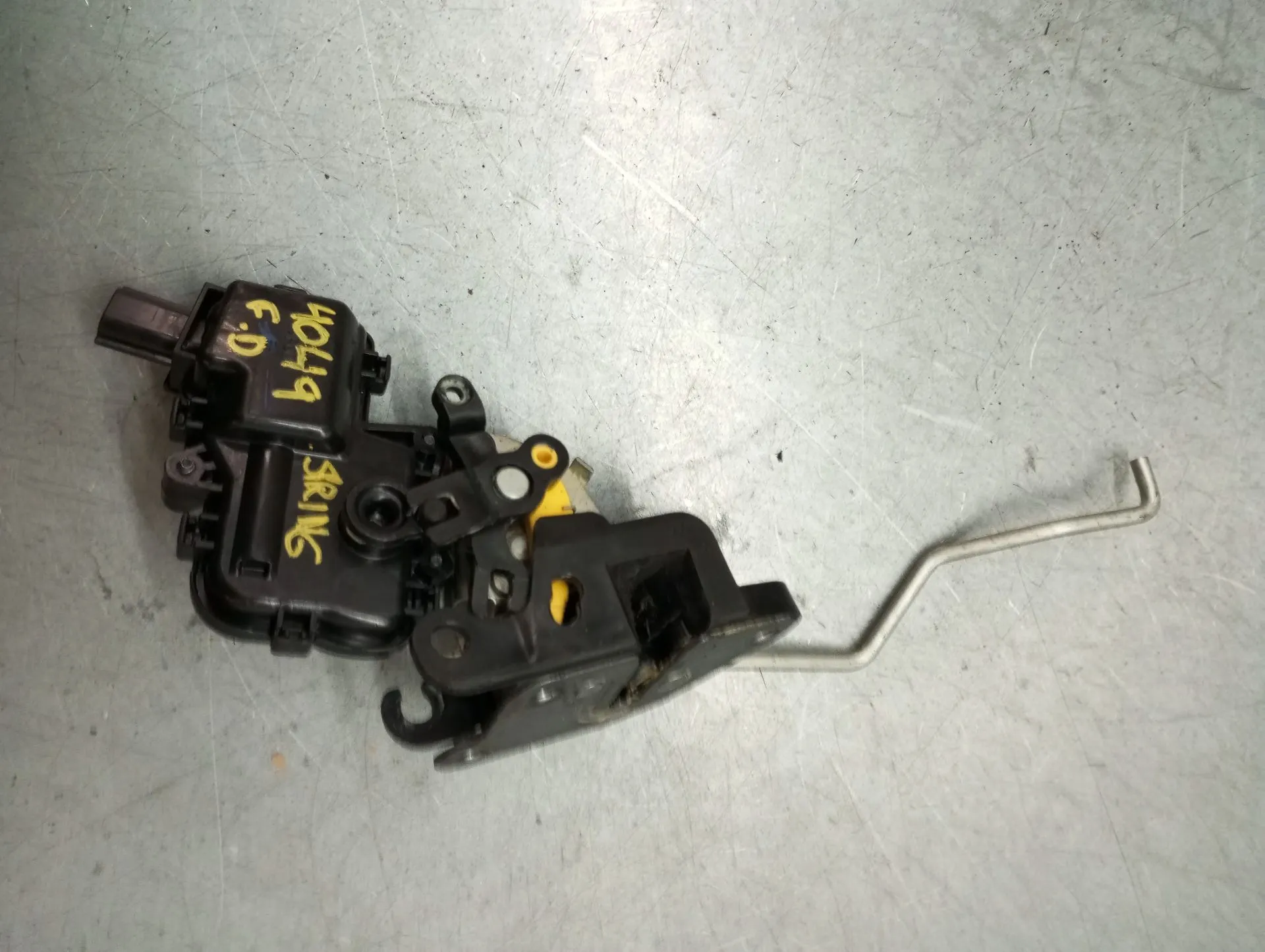 Fechadura / fecho porta frente direito DACIA Spring