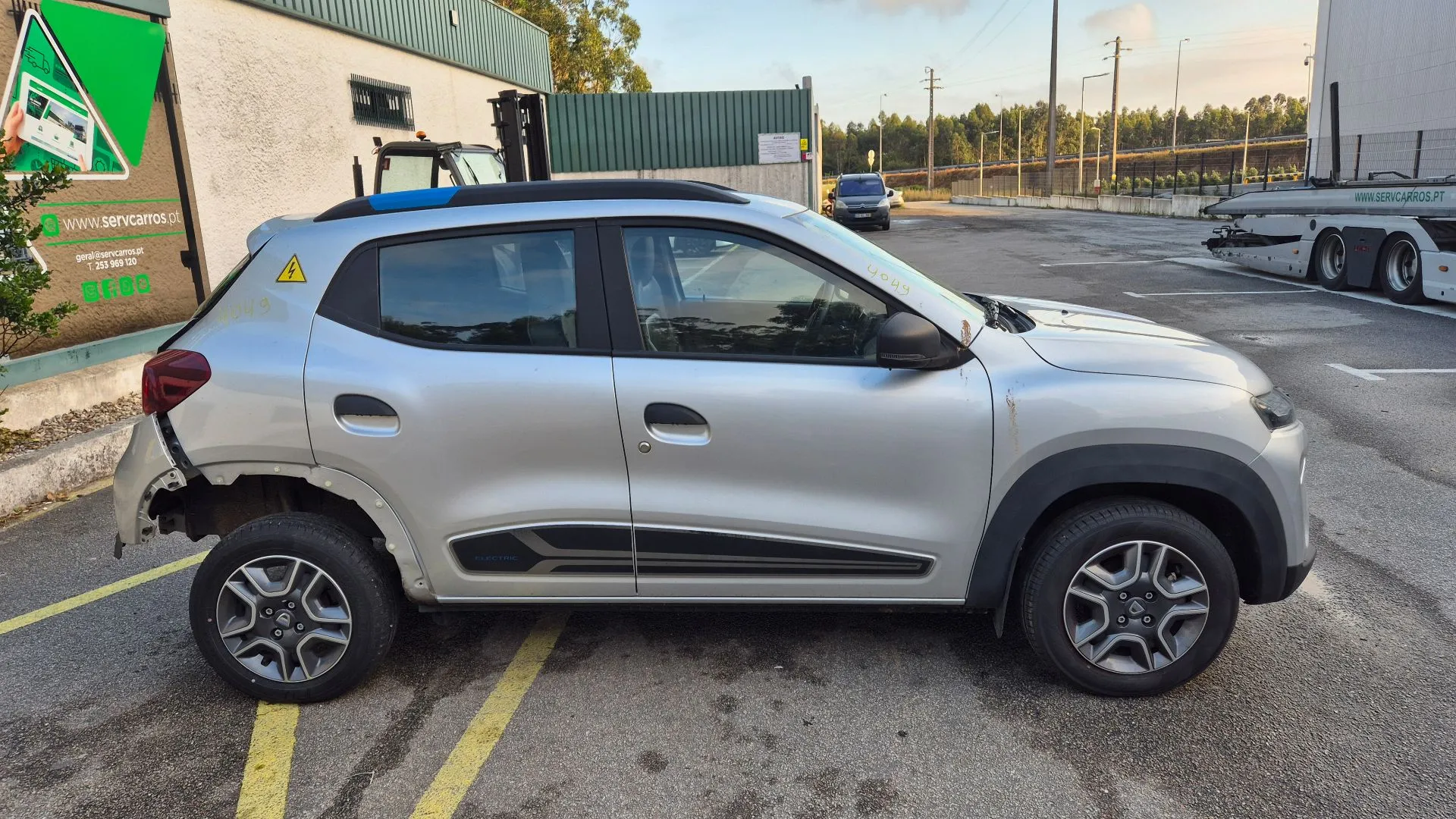 Alzavetro anteriore destro DACIA Spring