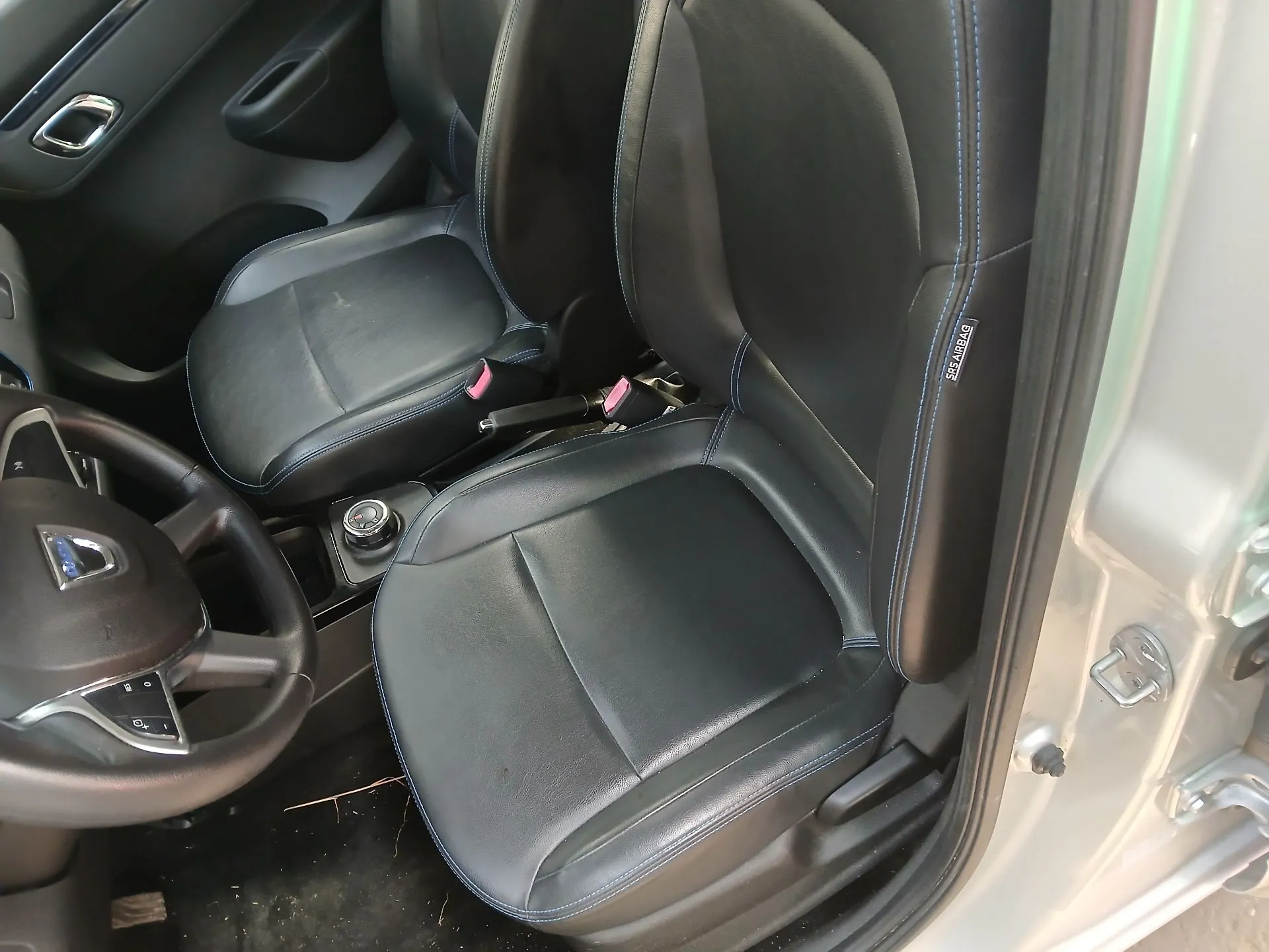 Conjunto de Bancos DACIA Spring Imagem-1