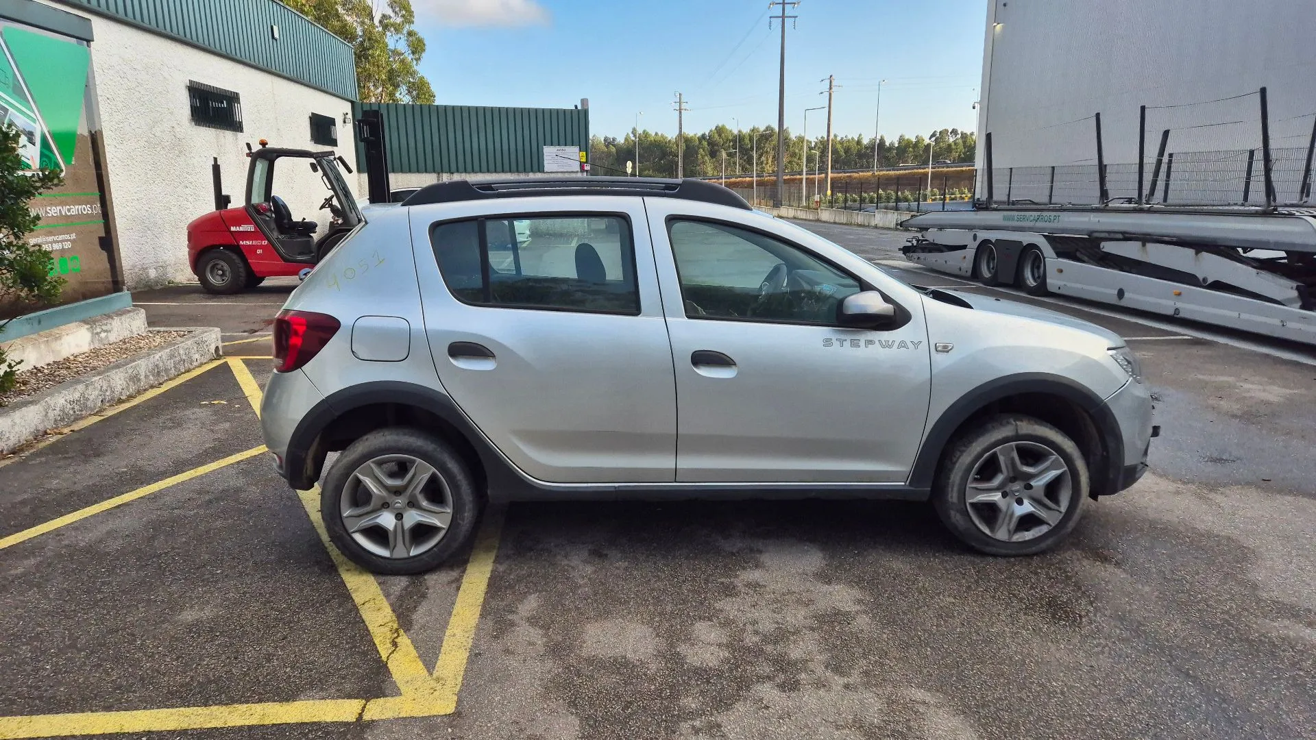 Alzavetro anteriore destro DACIA Sandero II (5S_)