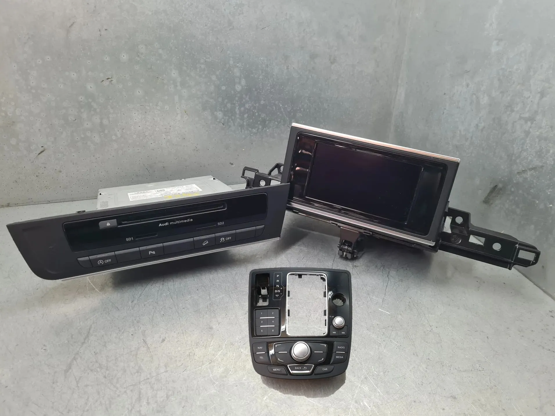 Kit Auto-rádio AUDI A6 Allroad (4GH, 4GJ, C7) Imagem-0