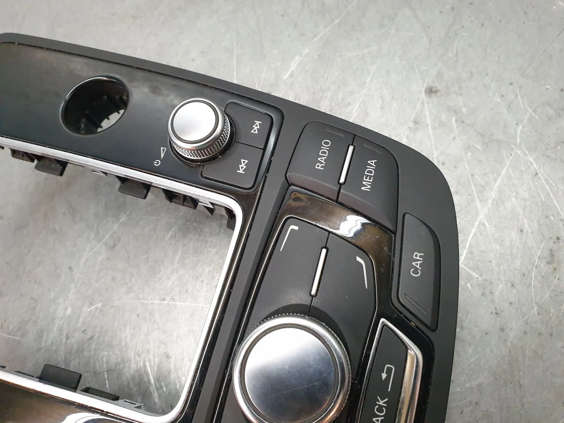 Kit Auto-rádio AUDI A6 Allroad (4GH, 4GJ, C7) Imagem-13