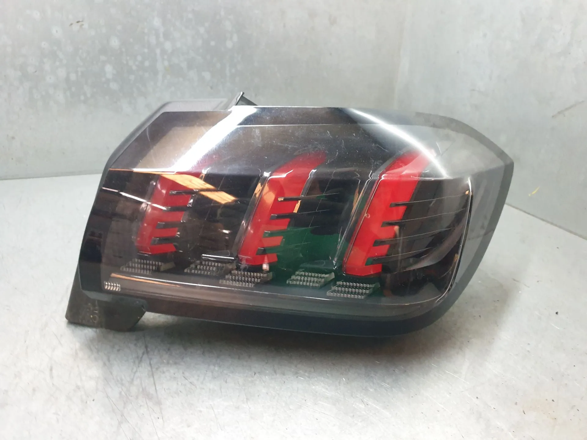 Feu arrière Droite PEUGEOT 208 II