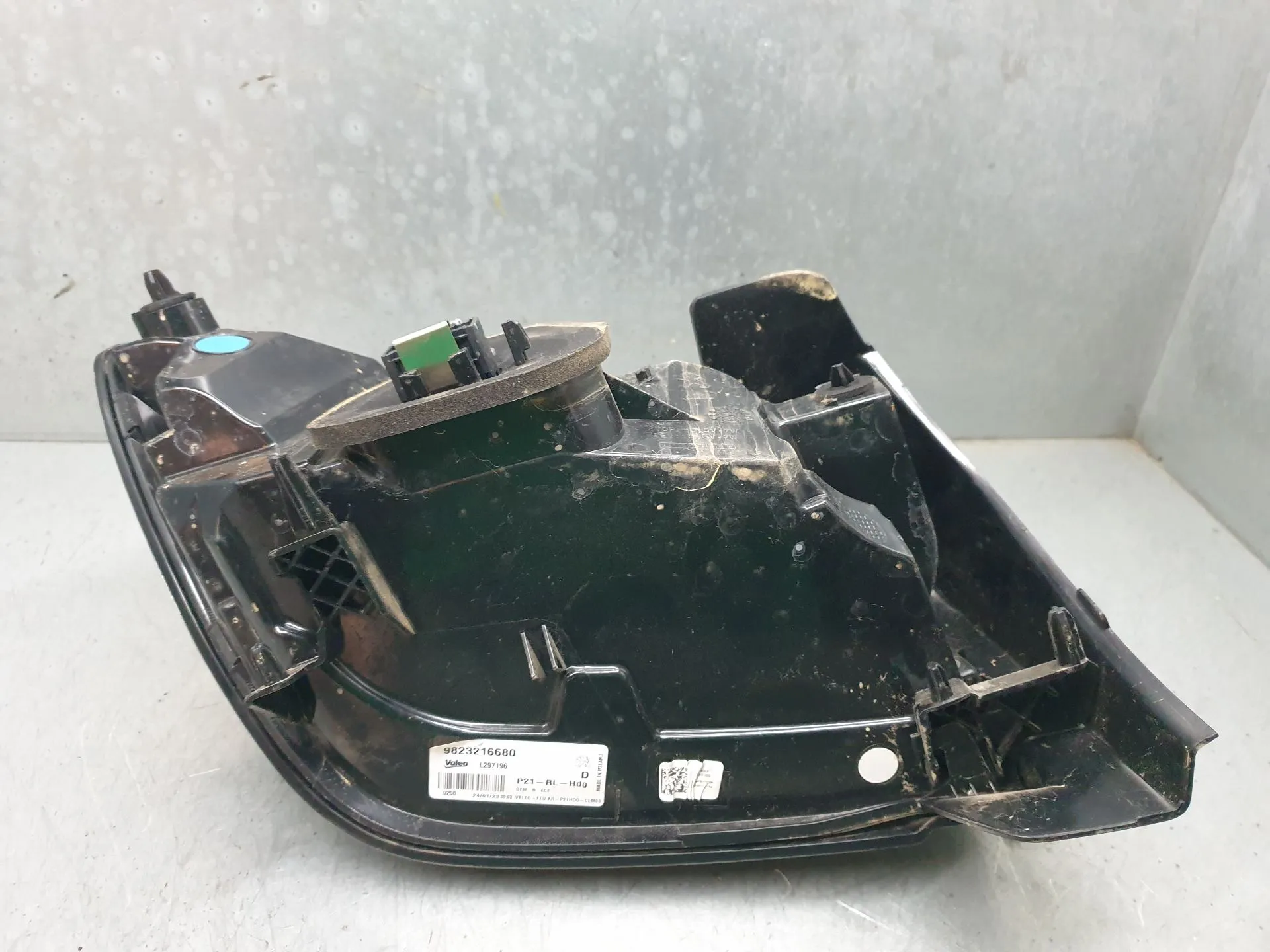 Feu arrière Droite PEUGEOT 208 II Imagem-3